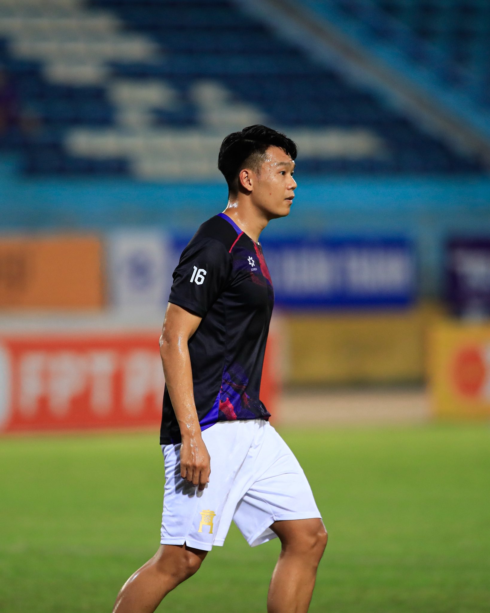 "Người nhện" Trần Trung Kiên giúp HAGL chia điểm với Hà Nội FC- Ảnh 3. "Người nhện" Trần Trung Kiên giúp HAGL chia điểm với Hà Nội FC- Ảnh 3.