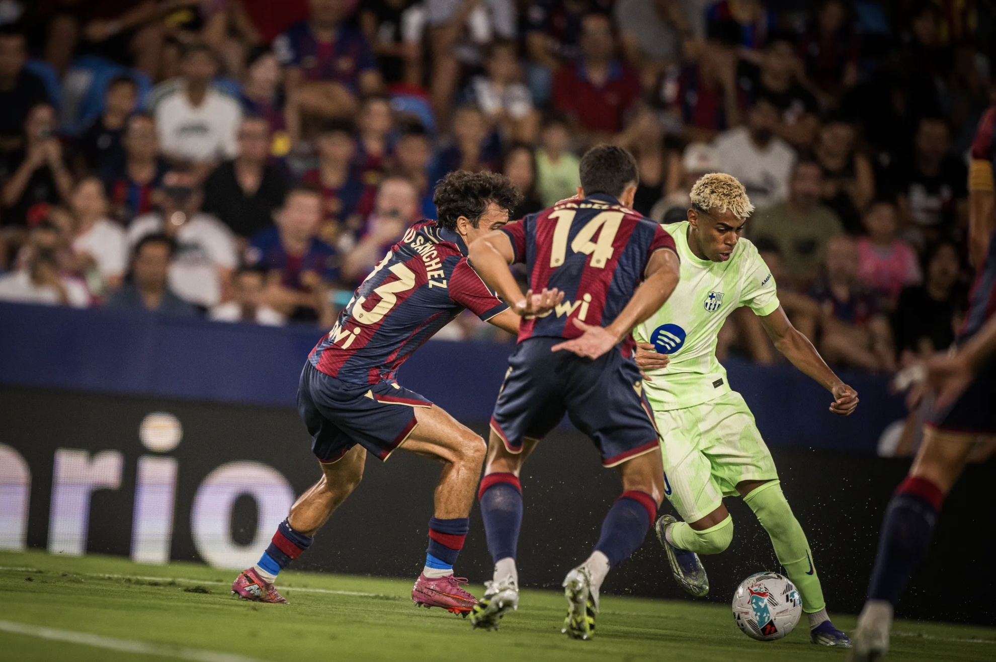Barcelona ngược dòng ngoạn mục, thắng nghẹt thở Levante trận cầu 5 bàn- Ảnh 6. Barcelona ngược dòng ngoạn mục, thắng nghẹt thở Levante trận cầu 5 bàn- Ảnh 6.