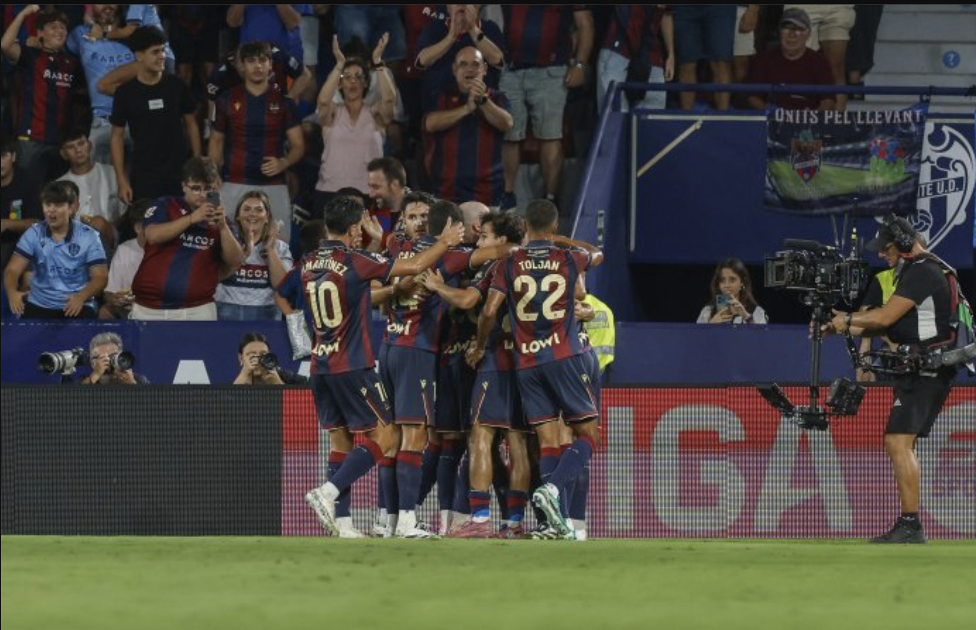 Barcelona ngược dòng ngoạn mục, thắng nghẹt thở Levante trận cầu 5 bàn- Ảnh 3. Barcelona ngược dòng ngoạn mục, thắng nghẹt thở Levante trận cầu 5 bàn- Ảnh 3.