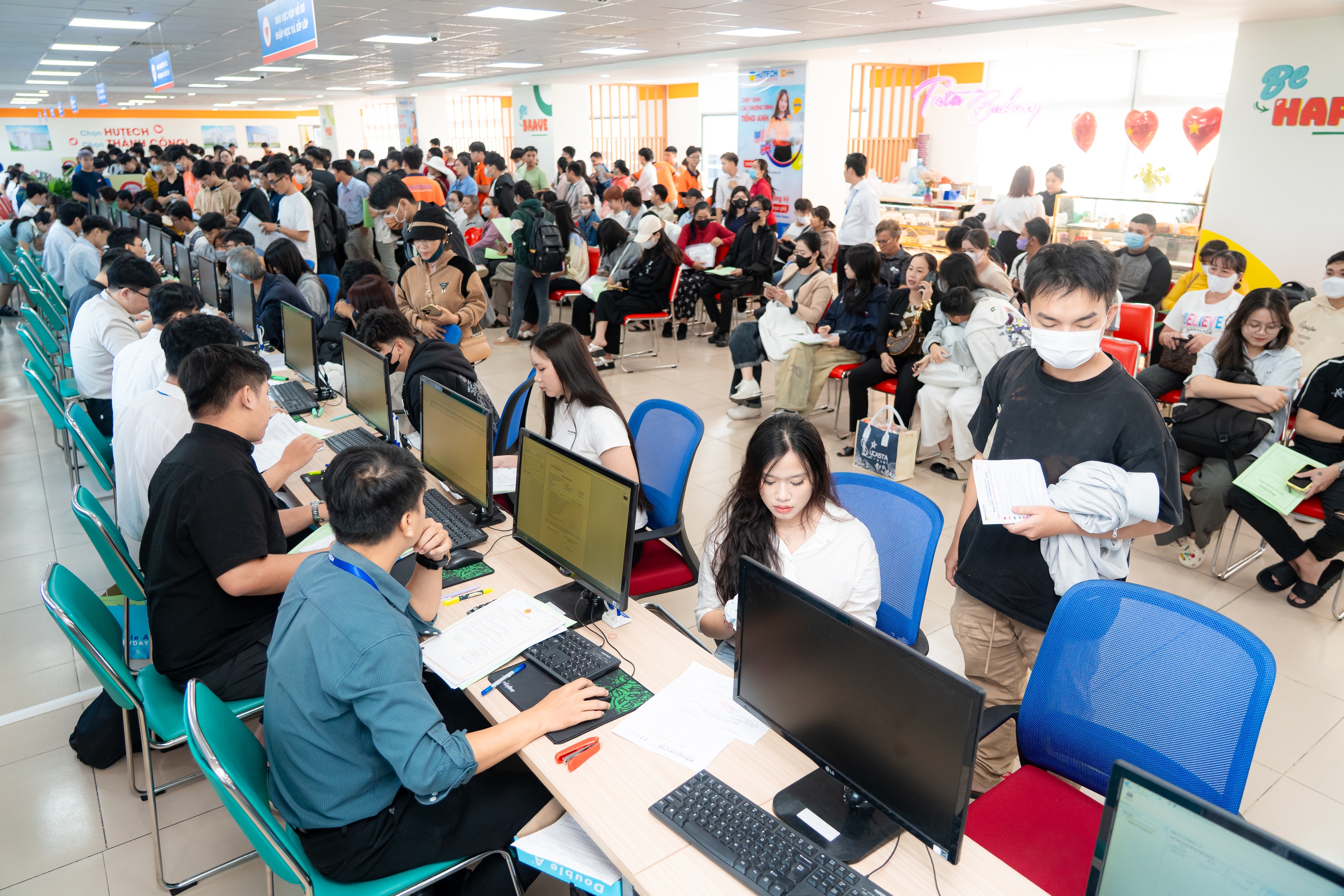 Tân sinh viên hào hứng nhập học sớm để "rinh" học bổng- Ảnh 8.