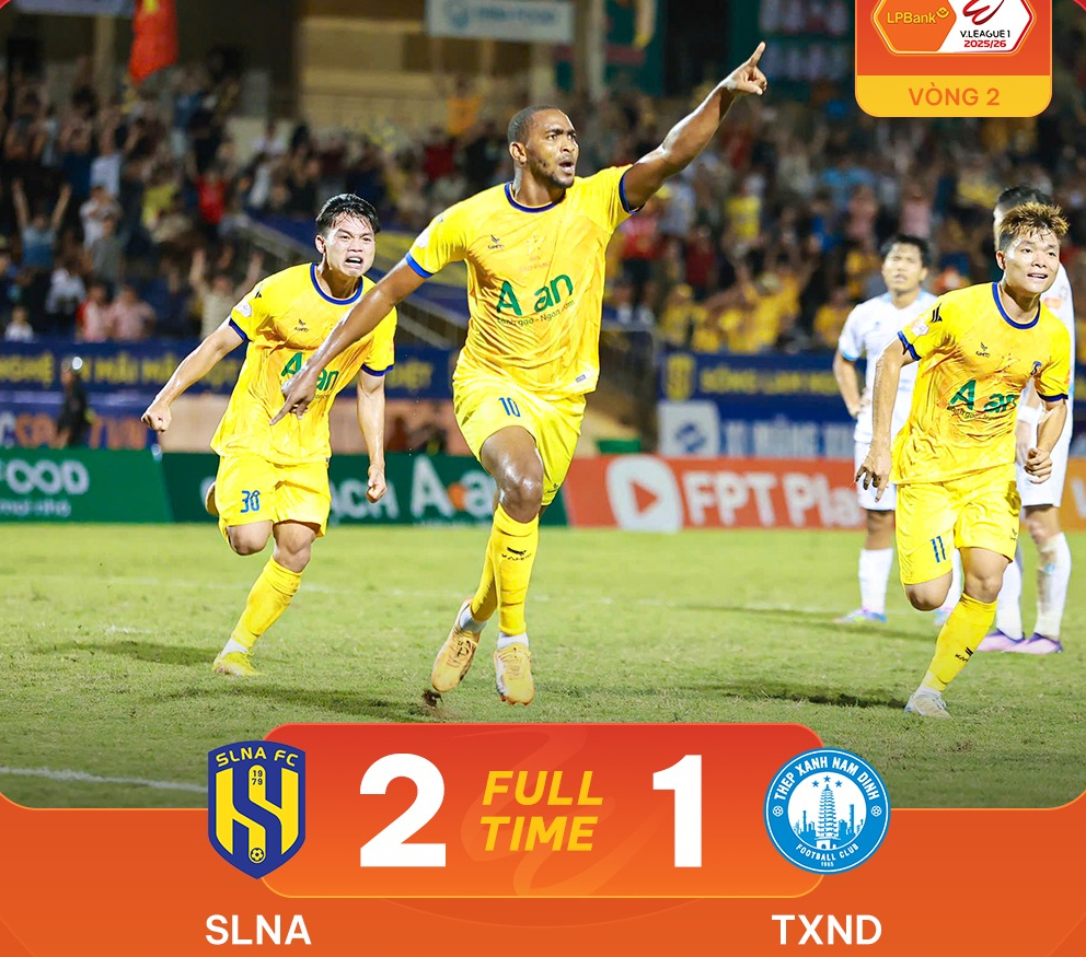 „Zemětřesení“ na stadionu Vinh - Foto 3.