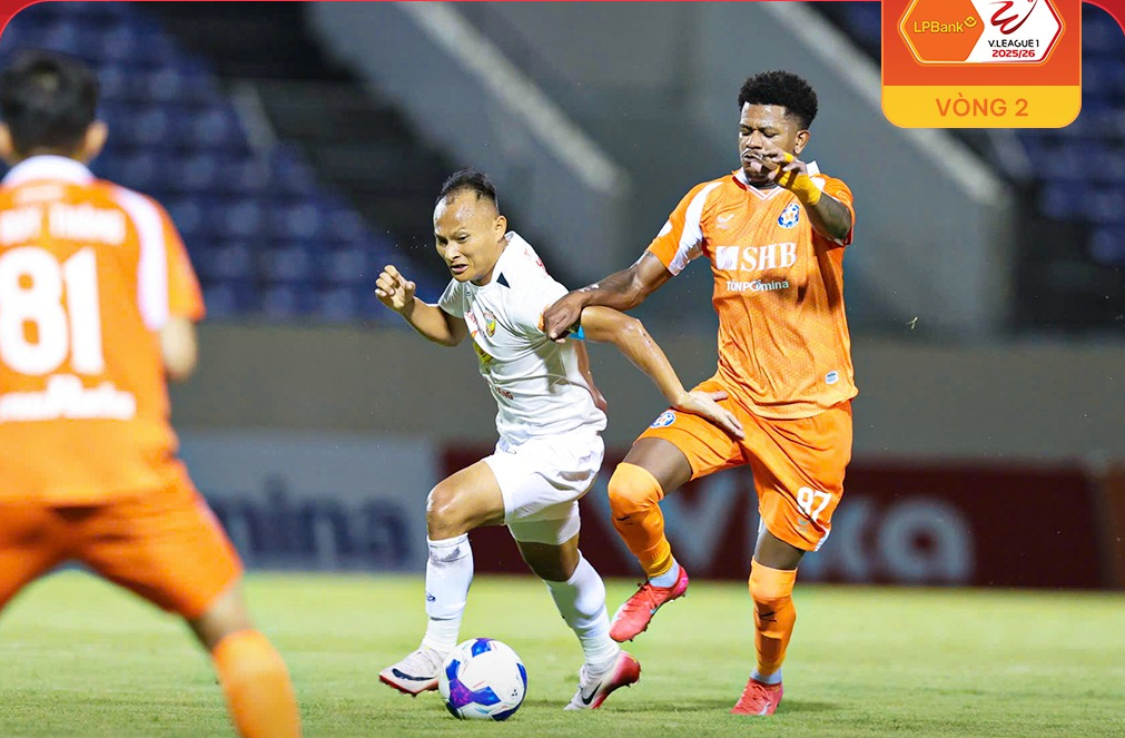 „Zemětřesení“ na stadionu Vinh - Foto 5.