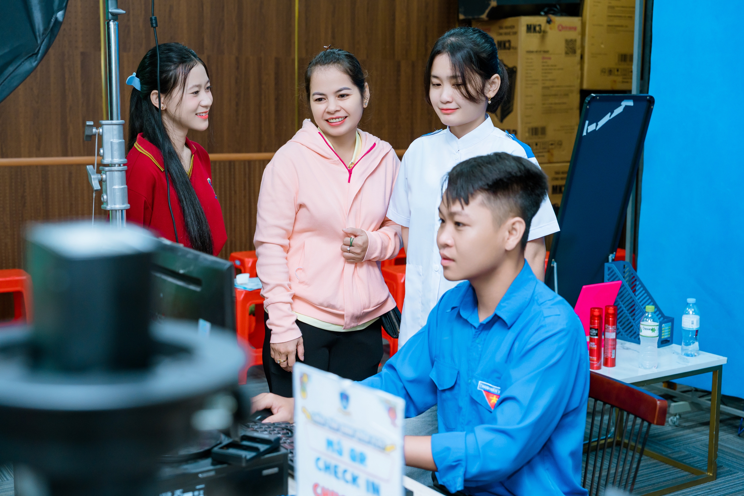 Tân sinh viên hào hứng nhập học sớm để "rinh" học bổng- Ảnh 1.