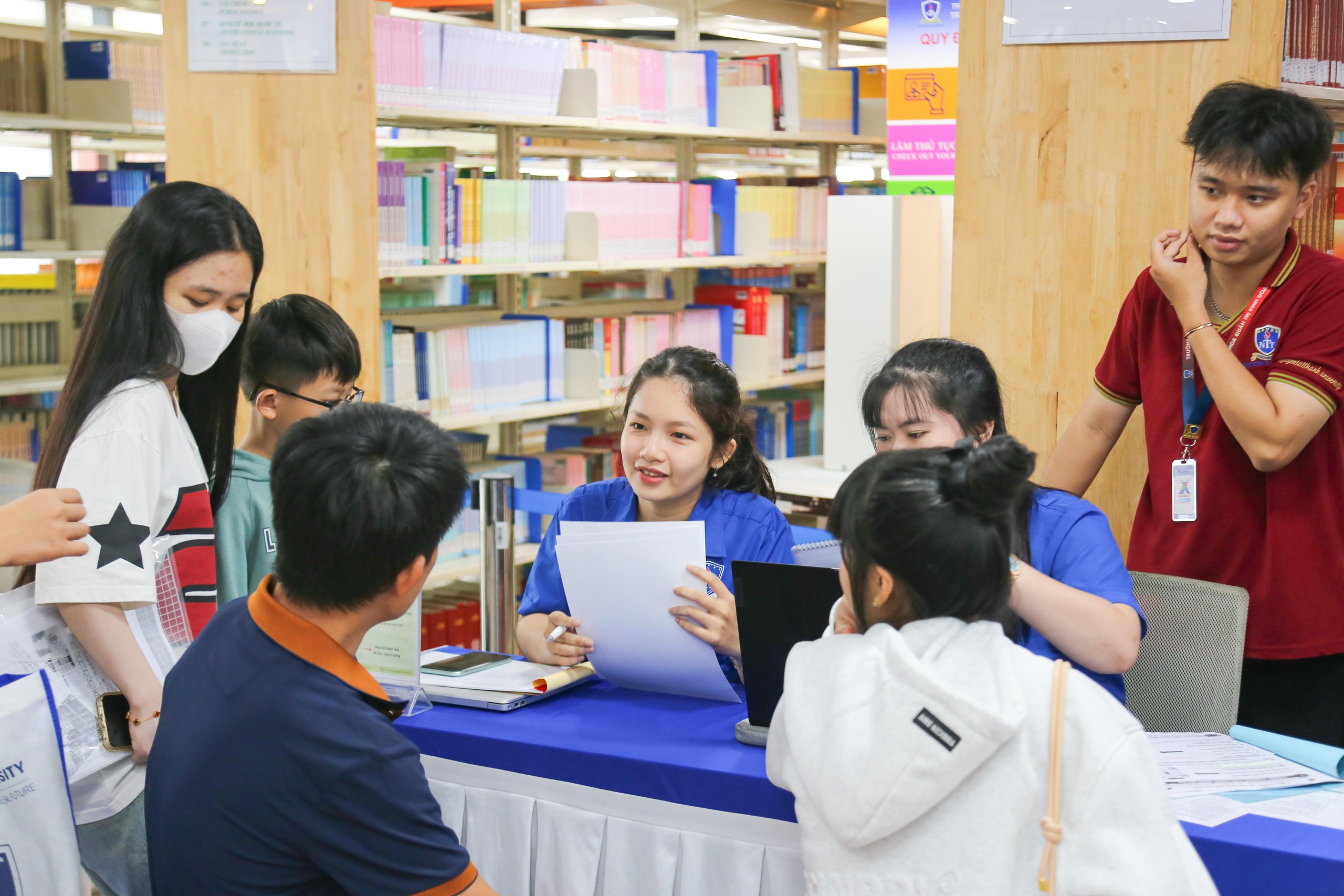 Tân sinh viên hào hứng nhập học sớm để "rinh" học bổng- Ảnh 6.