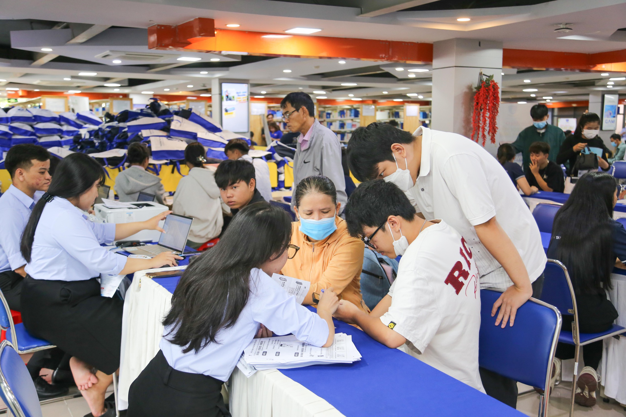Tân sinh viên hào hứng nhập học sớm để "rinh" học bổng- Ảnh 5.
