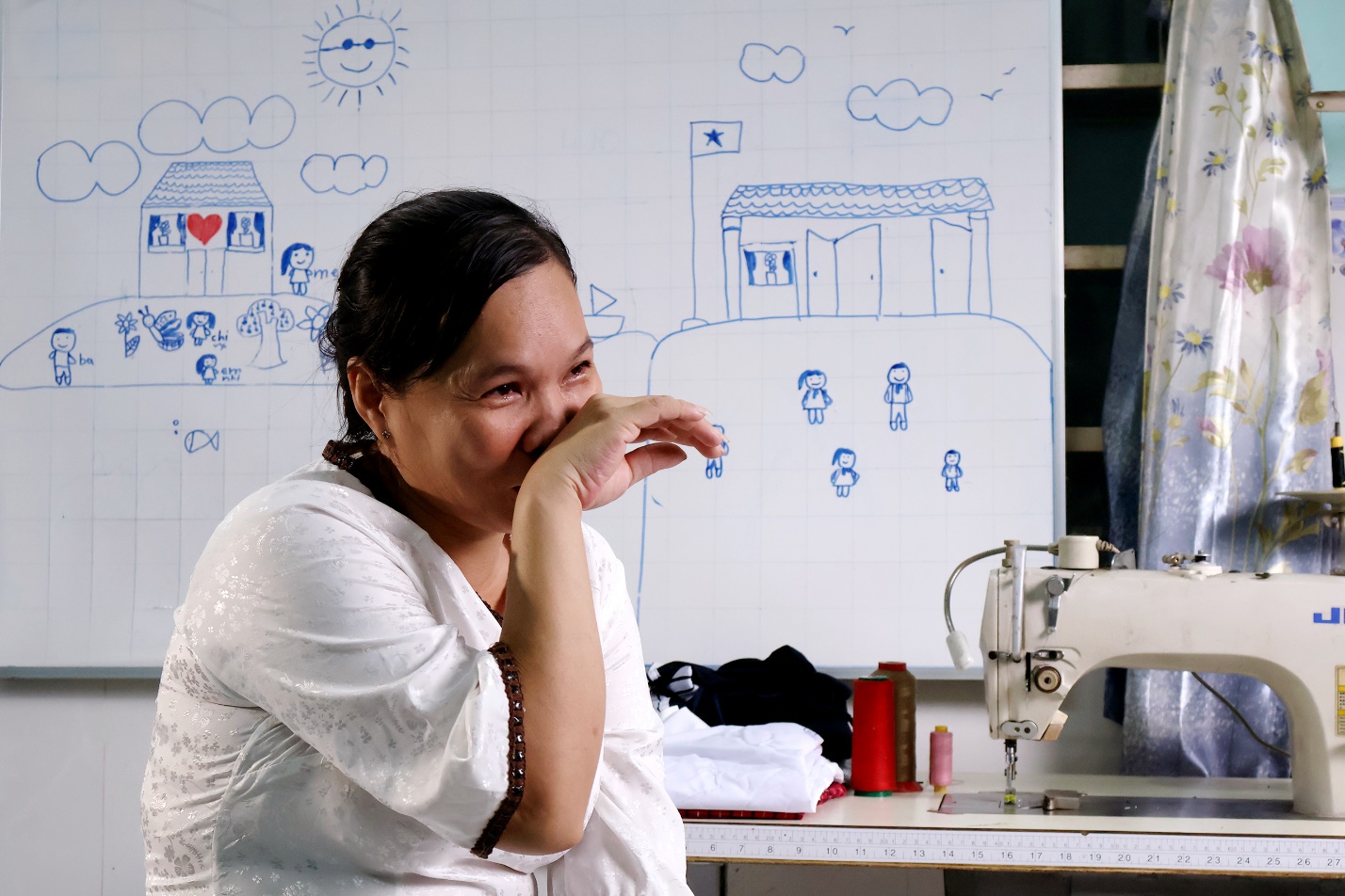 Gác lại giấc mơ của mẹ, thắp sáng nụ cười con- Ảnh 1.