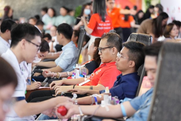 Giọt thương 2025: CBNV ROX Group chung tay hiến máu, lan tỏa giá trị sống đẹp- Ảnh 1. Giọt thương 2025: CBNV ROX Group chung tay hiến máu, lan tỏa giá trị sống đẹp- Ảnh 1.
