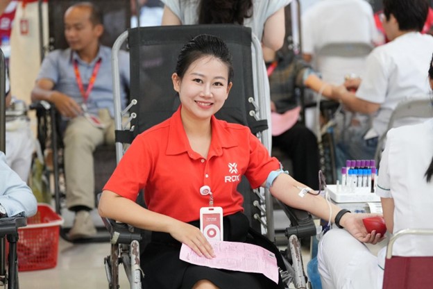 Giọt thương 2025: CBNV ROX Group chung tay hiến máu, lan tỏa giá trị sống đẹp- Ảnh 6. Giọt thương 2025: CBNV ROX Group chung tay hiến máu, lan tỏa giá trị sống đẹp- Ảnh 6.