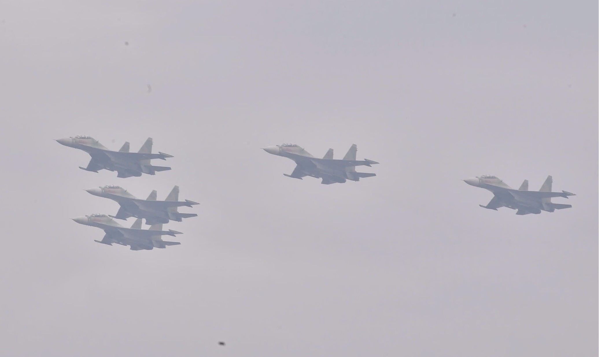"Hổ mang chúa" Su30-MK2 bay qua Quảng trường Ba Đình- Ảnh 20. "Hổ mang chúa" Su30-MK2 bay qua Quảng trường Ba Đình- Ảnh 20.