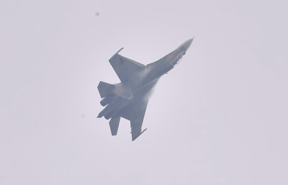 "Hổ mang chúa" Su30-MK2 bay qua Quảng trường Ba Đình- Ảnh 19. "Hổ mang chúa" Su30-MK2 bay qua Quảng trường Ba Đình- Ảnh 19.