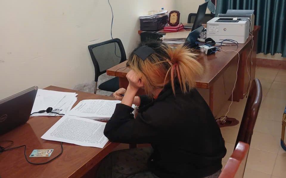 Bị ép tiếp khách, bán dâm, thiếu nữ trốn chạy khỏi "động quỹ" - Ảnh 2.