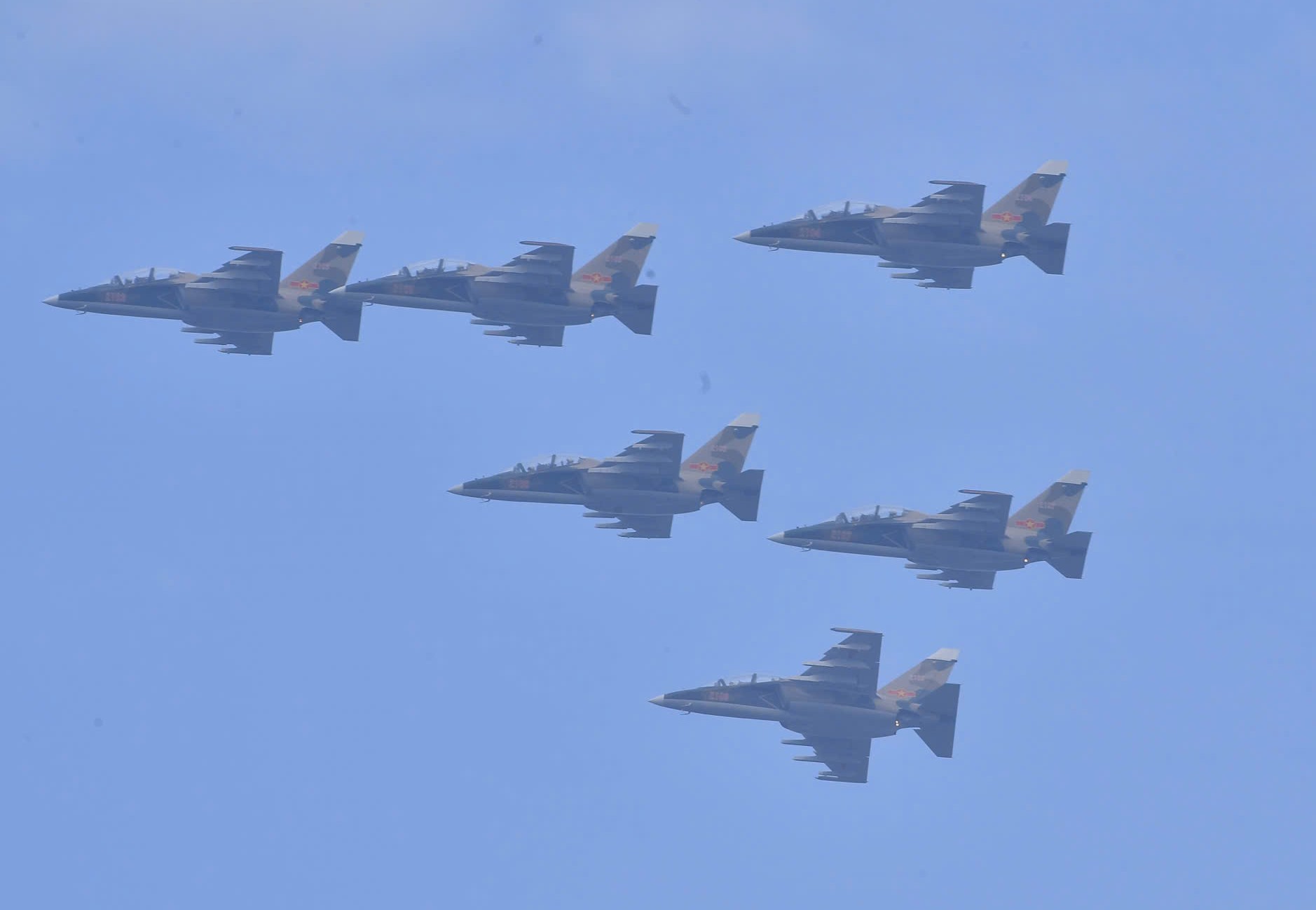 "Hổ mang chúa" Su30-MK2 bay qua Quảng trường Ba Đình- Ảnh 17. "Hổ mang chúa" Su30-MK2 bay qua Quảng trường Ba Đình- Ảnh 17.