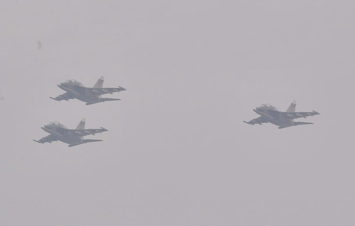 "Hổ mang chúa" Su30-MK2 bay qua Quảng trường Ba Đình- Ảnh 16. "Hổ mang chúa" Su30-MK2 bay qua Quảng trường Ba Đình- Ảnh 16.