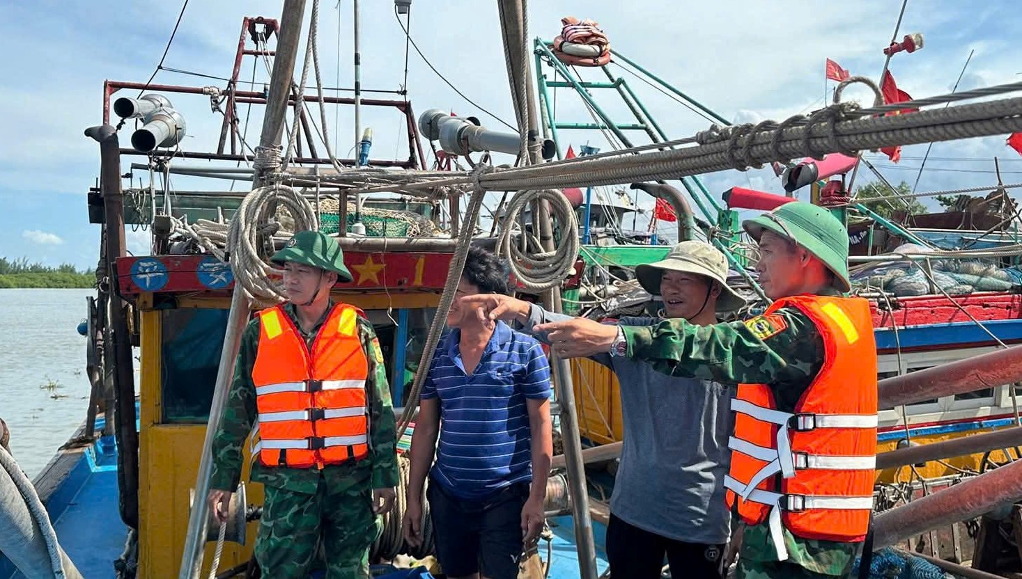 Nghệ An cấm biển ứng phó bão số 5- Ảnh 1. Nghệ An cấm biển ứng phó bão số 5- Ảnh 1.