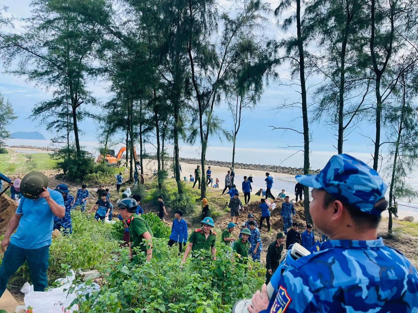 Hà Tĩnh khẩn trương ứng phó bão số 5 - Ảnh 9.