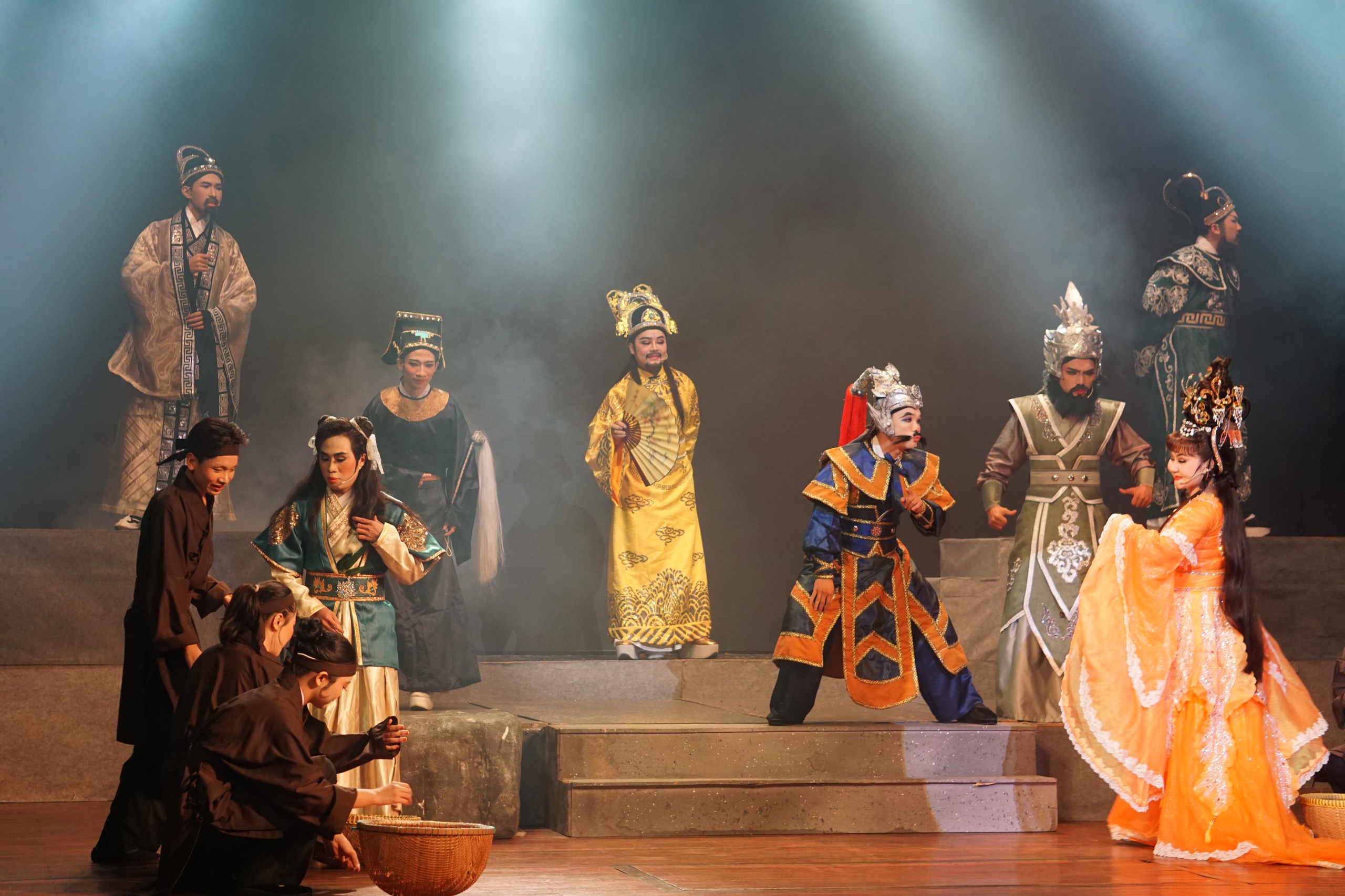 Den förtjänstfulla konstnären Kim Tu Long skapar nya färger för den klassiska pjäsen  NSƯT Kim Tử Long tạo sắc màu mới cho vở kinh điển