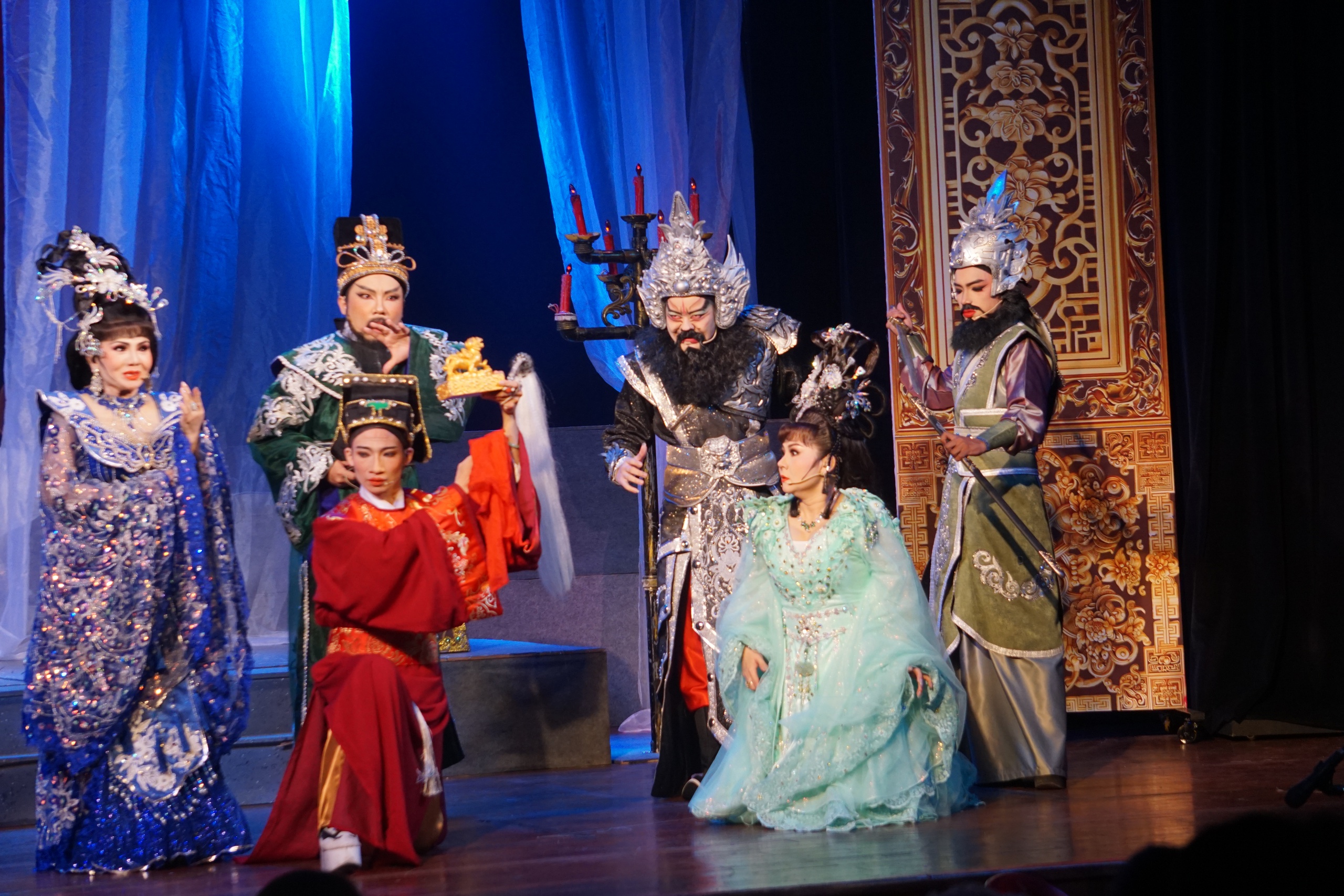 Den förtjänstfulla konstnären Kim Tu Long skapar nya färger till den klassiska pjäsen  NSƯT Kim Tử Long tạo sắc màu mới cho vở kinh điển