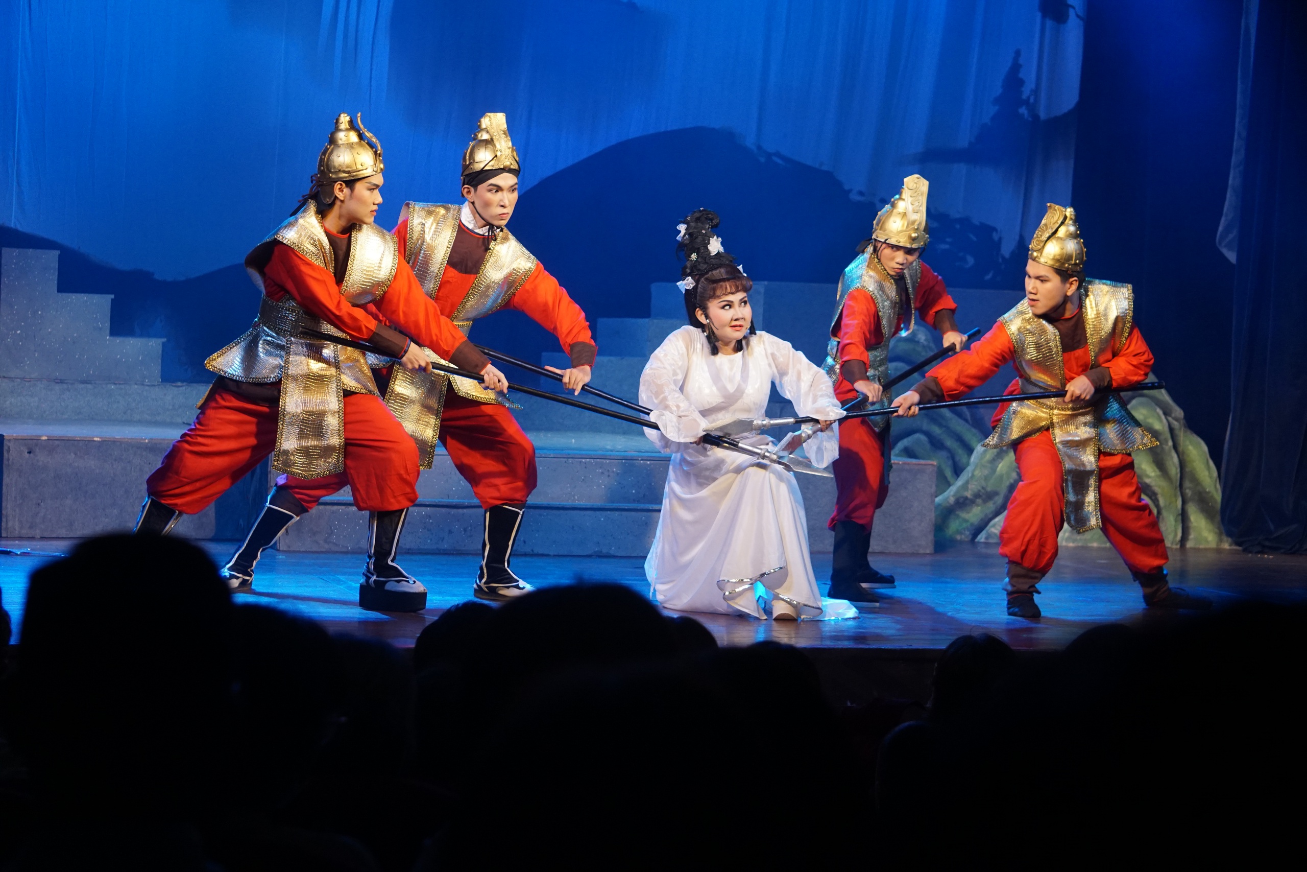 Den förtjänstfulla konstnären Kim Tu Long skapar nya färger för den klassiska pjäsen  NSƯT Kim Tử Long tạo sắc màu mới cho vở kinh điển