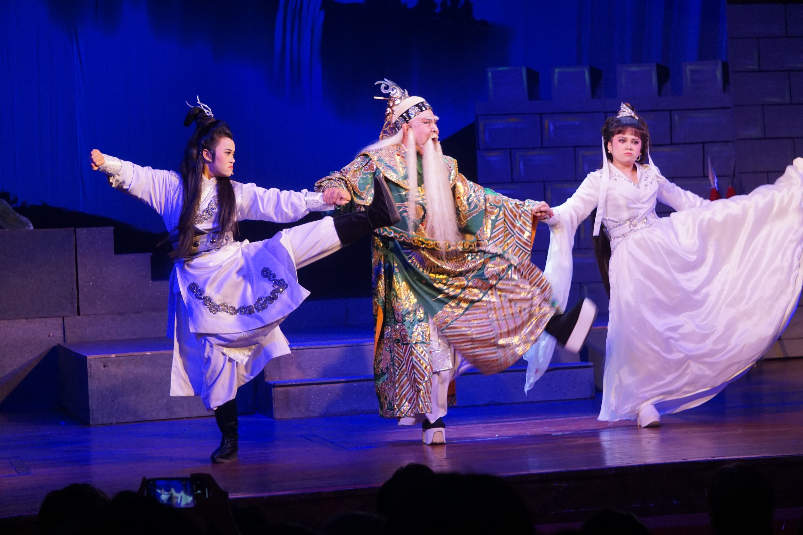 Den förtjänstfulla konstnären Kim Tu Long skapar nya färger till den klassiska pjäsen  NSƯT Kim Tử Long tạo sắc màu mới cho vở kinh điển