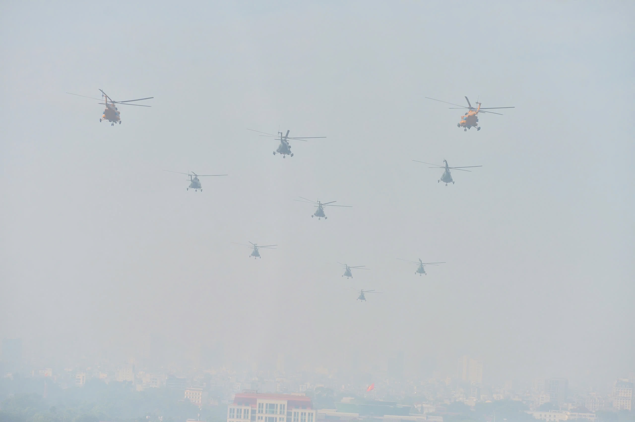 "Hổ mang chúa" Su30-MK2 bay qua Quảng trường Ba Đình- Ảnh 1. "Hổ mang chúa" Su30-MK2 bay qua Quảng trường Ba Đình- Ảnh 1.