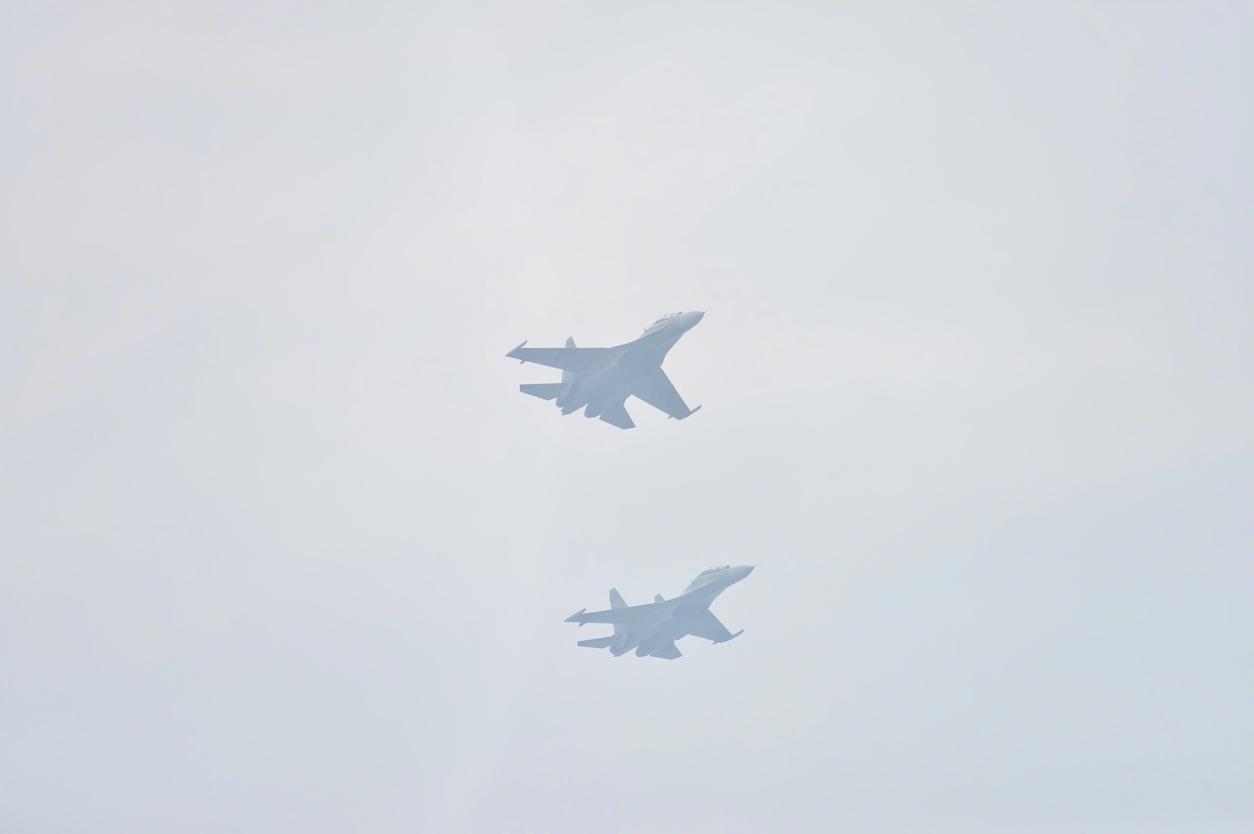 "Hổ mang chúa" Su30-MK2 bay qua Quảng trường Ba Đình- Ảnh 18. "Hổ mang chúa" Su30-MK2 bay qua Quảng trường Ba Đình- Ảnh 18.