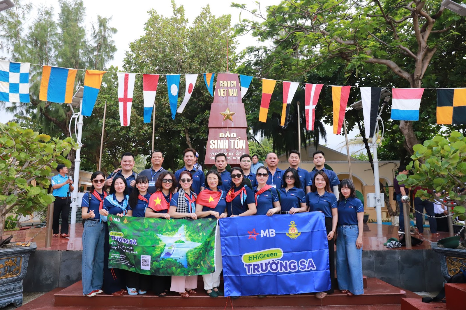 Phát động chiến dịch "Triệu cột mốc xanh" gây quỹ trồng cây phủ xanh đặc khu Trường Sa- Ảnh 3. Phát động chiến dịch "Triệu cột mốc xanh" gây quỹ trồng cây phủ xanh đặc khu Trường Sa- Ảnh 3.