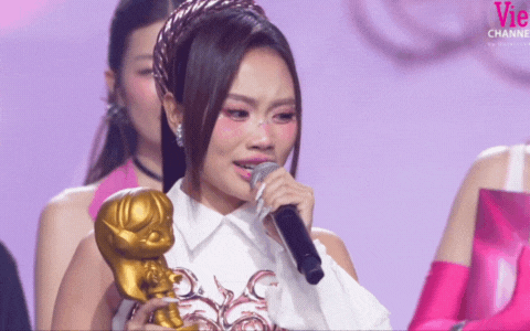 Vì sao Phương Mỹ Chi chiến thắng tại Em xinh say hi?
- Ảnh 2. Vì sao Phương Mỹ Chi chiến thắng tại Em xinh say hi?
- Ảnh 2.