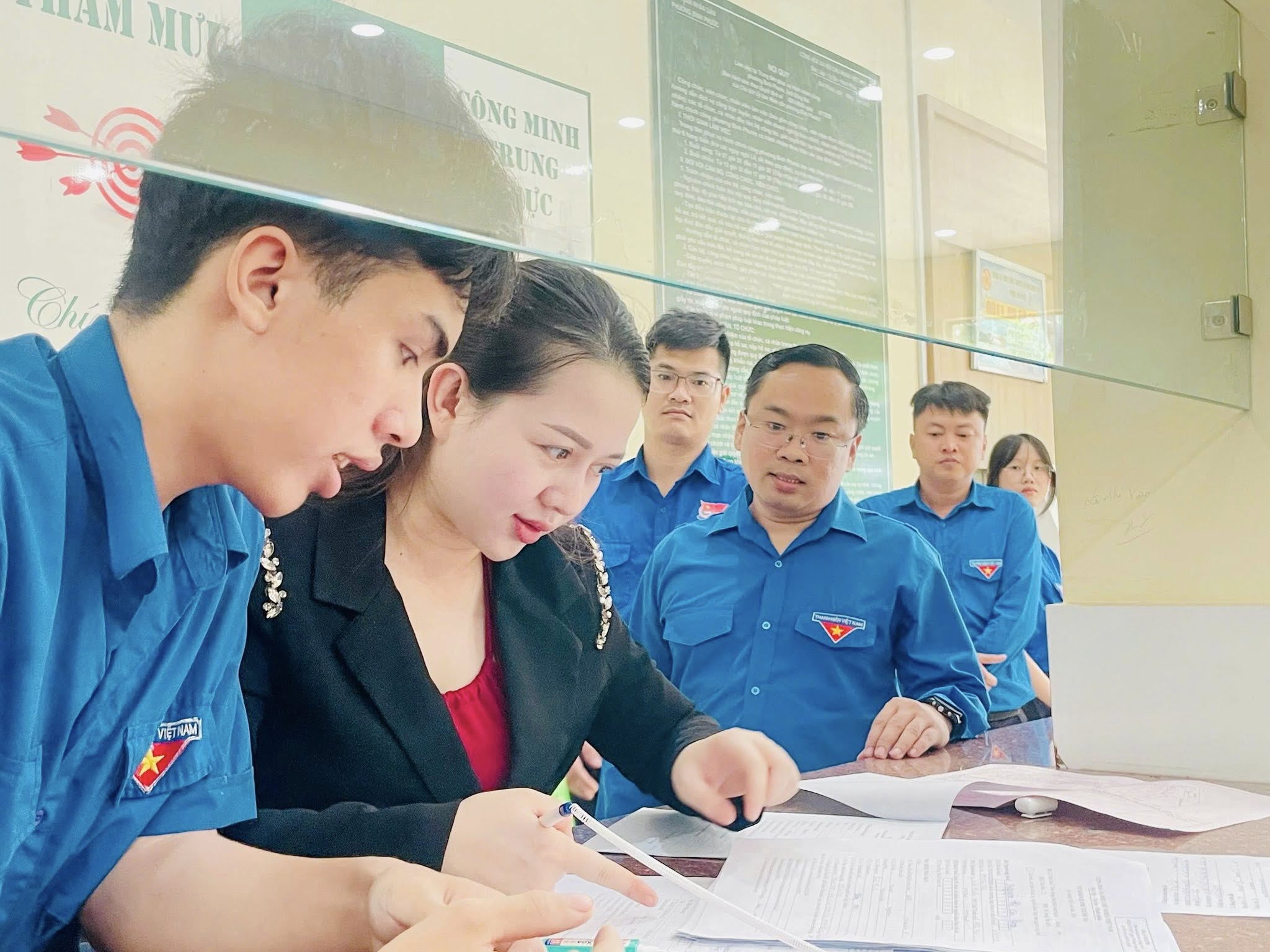 Đồng Nai xây dựng mô hình “Chính quyền thân thiện” với “4 xin, 4 luôn và 5 không”- Ảnh 1. Đồng Nai xây dựng mô hình “Chính quyền thân thiện” với “4 xin, 4 luôn và 5 không”- Ảnh 1.