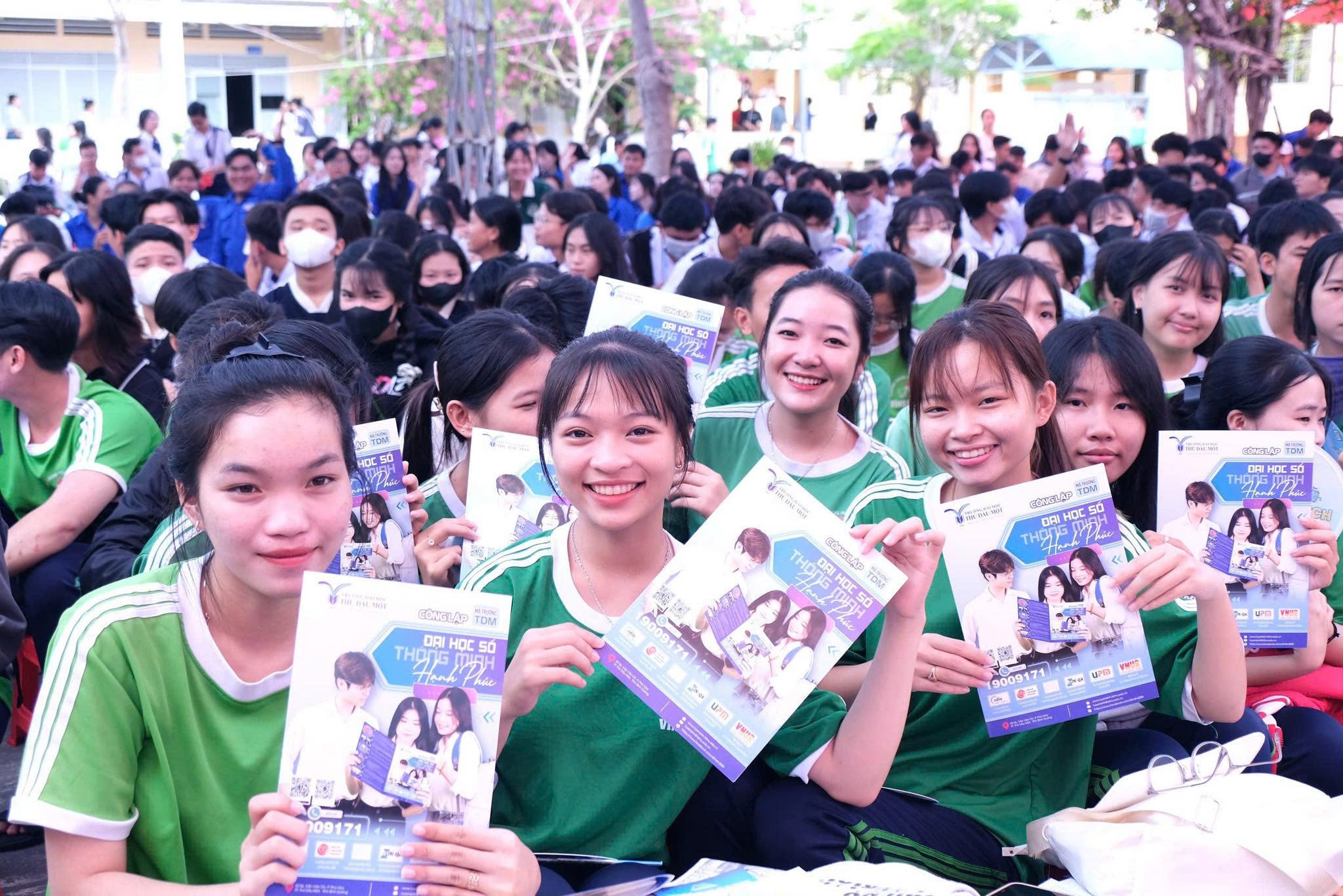 Ho Chi Minh Şehri Thu Dau Mot Üniversitesi 2025 yılı kabul puanlarını açıkladı - Fotoğraf 1. Trường Đại học Thủ Dầu Một, TP HCM công bố điểm chuẩn trúng tuyển năm 2025- Ảnh 1.