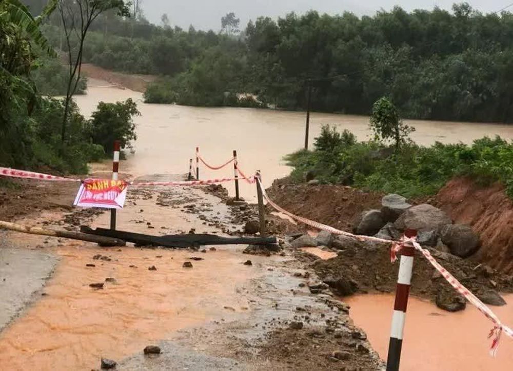 Bão số 5 (Kajiki): Hà Tĩnh có 3 người thương vong, nhiều nhà cửa tốc mái- Ảnh 6. Bão số 5 (Kajiki): Hà Tĩnh có 3 người thương vong, nhiều nhà cửa tốc mái- Ảnh 6.