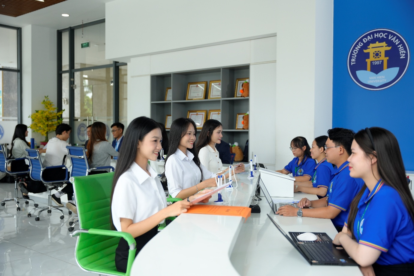 Trường Đại học Văn Hiến hỗ trợ 50% học phí học kỳ 1 cho tân sinh viên trúng tuyển- Ảnh 1. Trường Đại học Văn Hiến hỗ trợ 50% học phí học kỳ 1 cho tân sinh viên trúng tuyển- Ảnh 1.