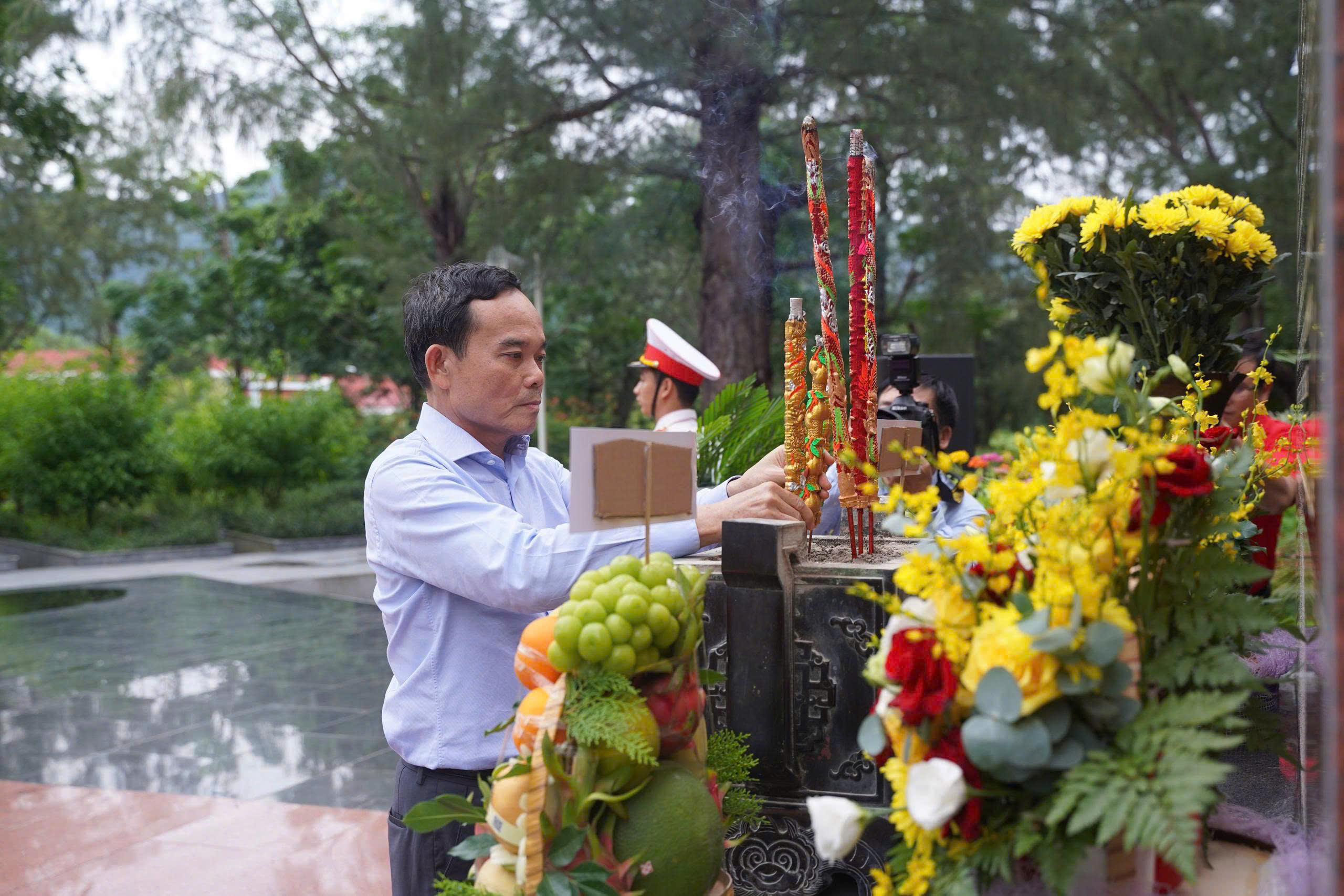 Bí thư Thành ủy TP HCM Trần Lưu Quang tri ân các Anh hùng liệt sĩ, đồng bào yêu nước tại Côn Đảo- Ảnh 2. Bí thư Thành ủy TP HCM Trần Lưu Quang tri ân các Anh hùng liệt sĩ, đồng bào yêu nước tại Côn Đảo- Ảnh 2.