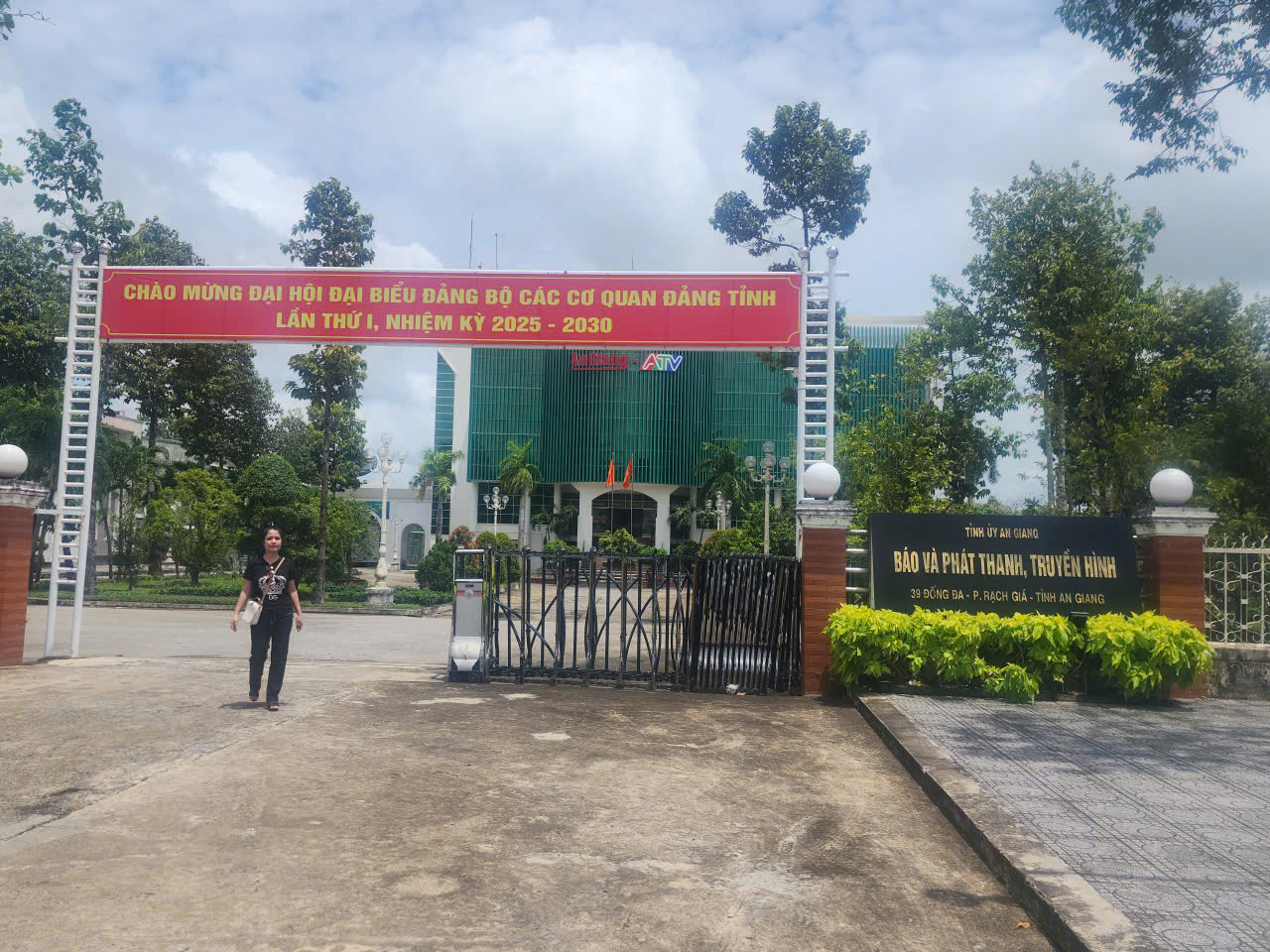 57 người thuộc Báo và Phát thanh - Truyền hình An Giang kiến nghị giải quyết chế độ nghỉ việc- Ảnh 1. 57 người thuộc Báo và Phát thanh - Truyền hình An Giang kiến nghị giải quyết chế độ nghỉ việc- Ảnh 1.