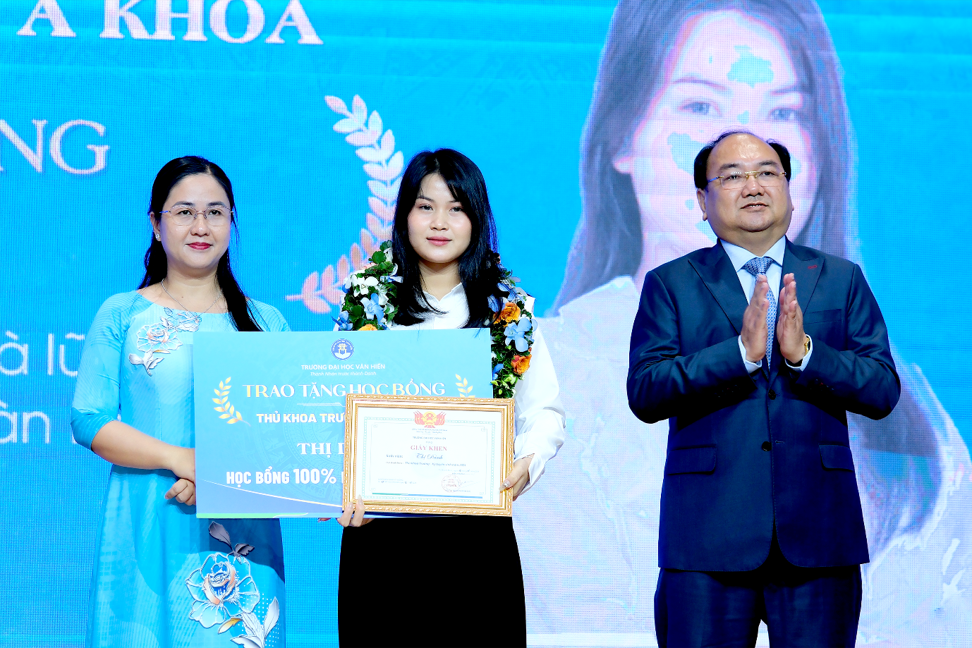 Tặng xe máy điện và học bổng đến 100% học phí toàn khóa cho Thủ khoa, Á khoa và Tân sinh viên - Ảnh 2.