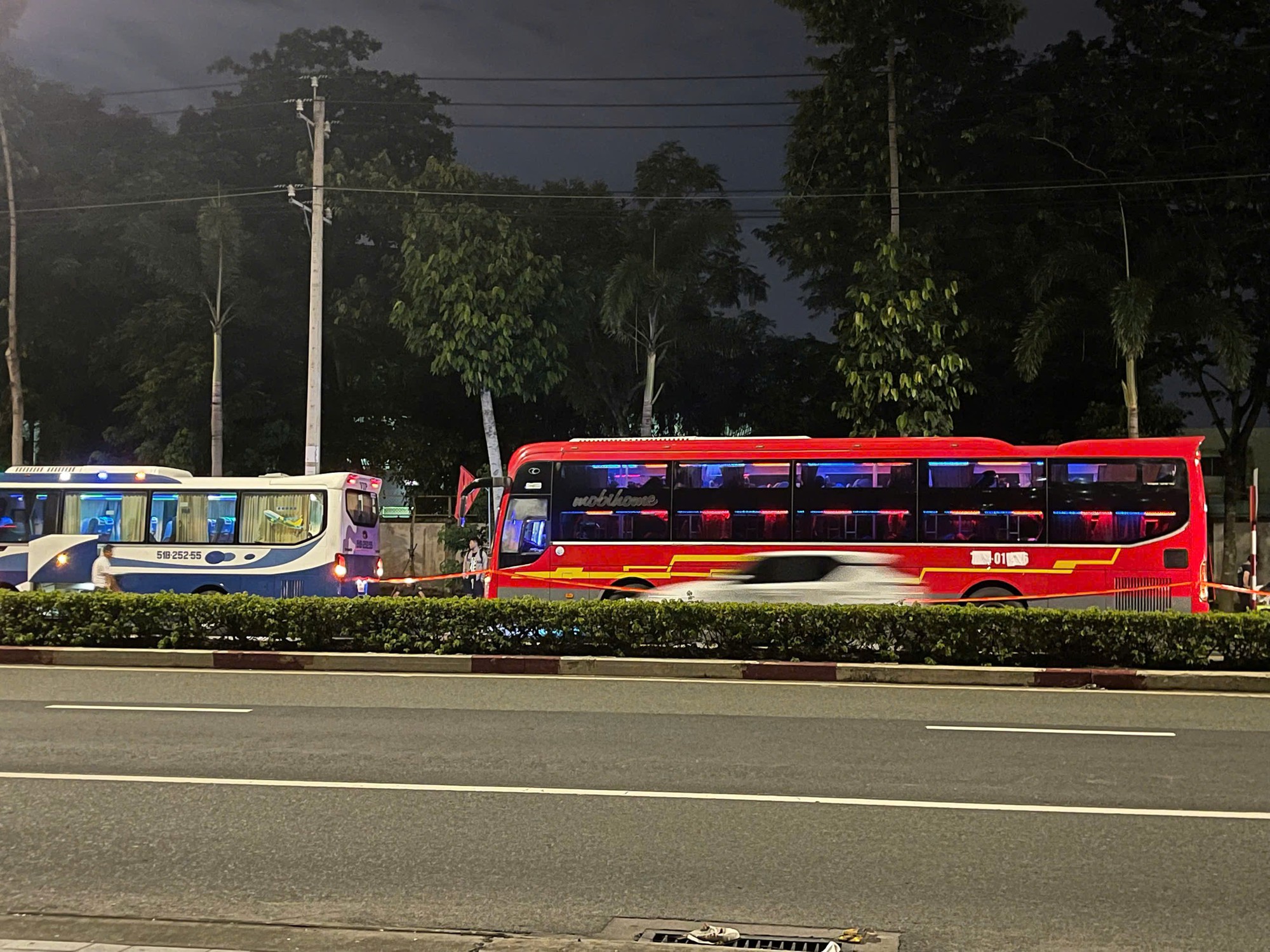 Nam hành khách tử vong bất thường trên xe khách giường nằm- Ảnh 1. Nam hành khách tử vong bất thường trên xe khách giường nằm- Ảnh 1.