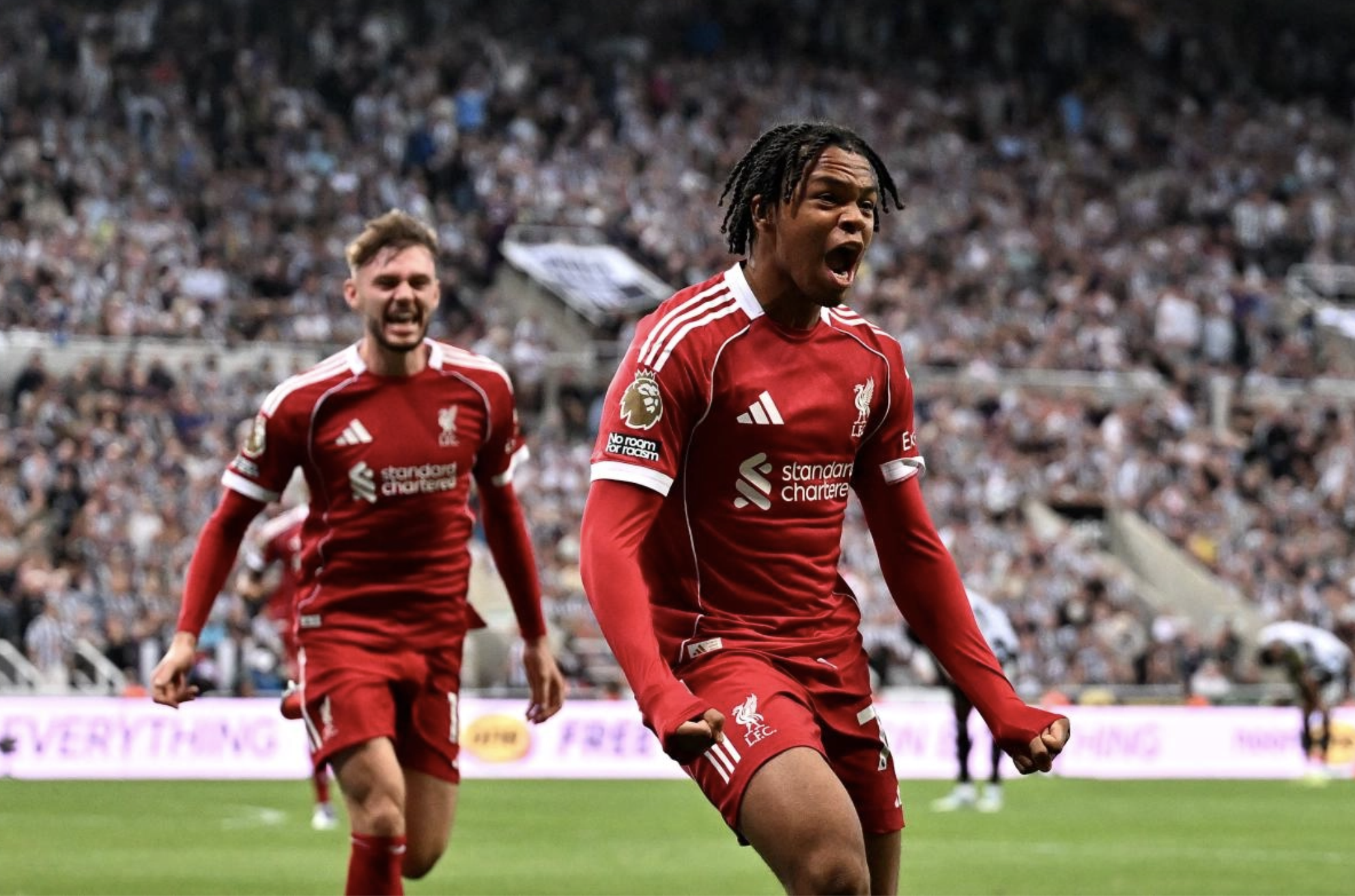 Cơn sốt mang tên Rio Ngumoha tại sân cỏ Ngoại hạng Anh - Ảnh 1.