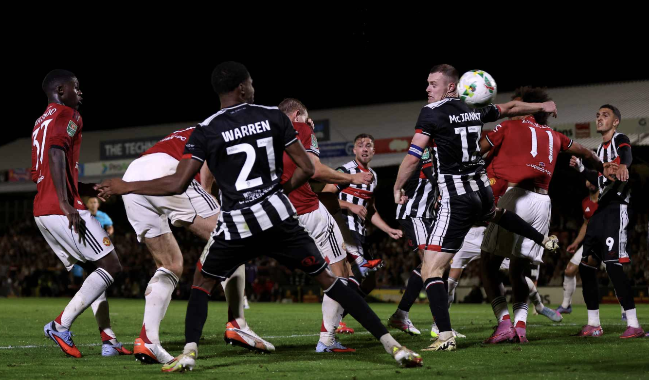 Grimsby created a historic shock, eliminating Man United from the League Cup - Photo 4. Grimsby tạo cú sốc lịch sử, loại Man United khỏi League Cup- Ảnh 4.