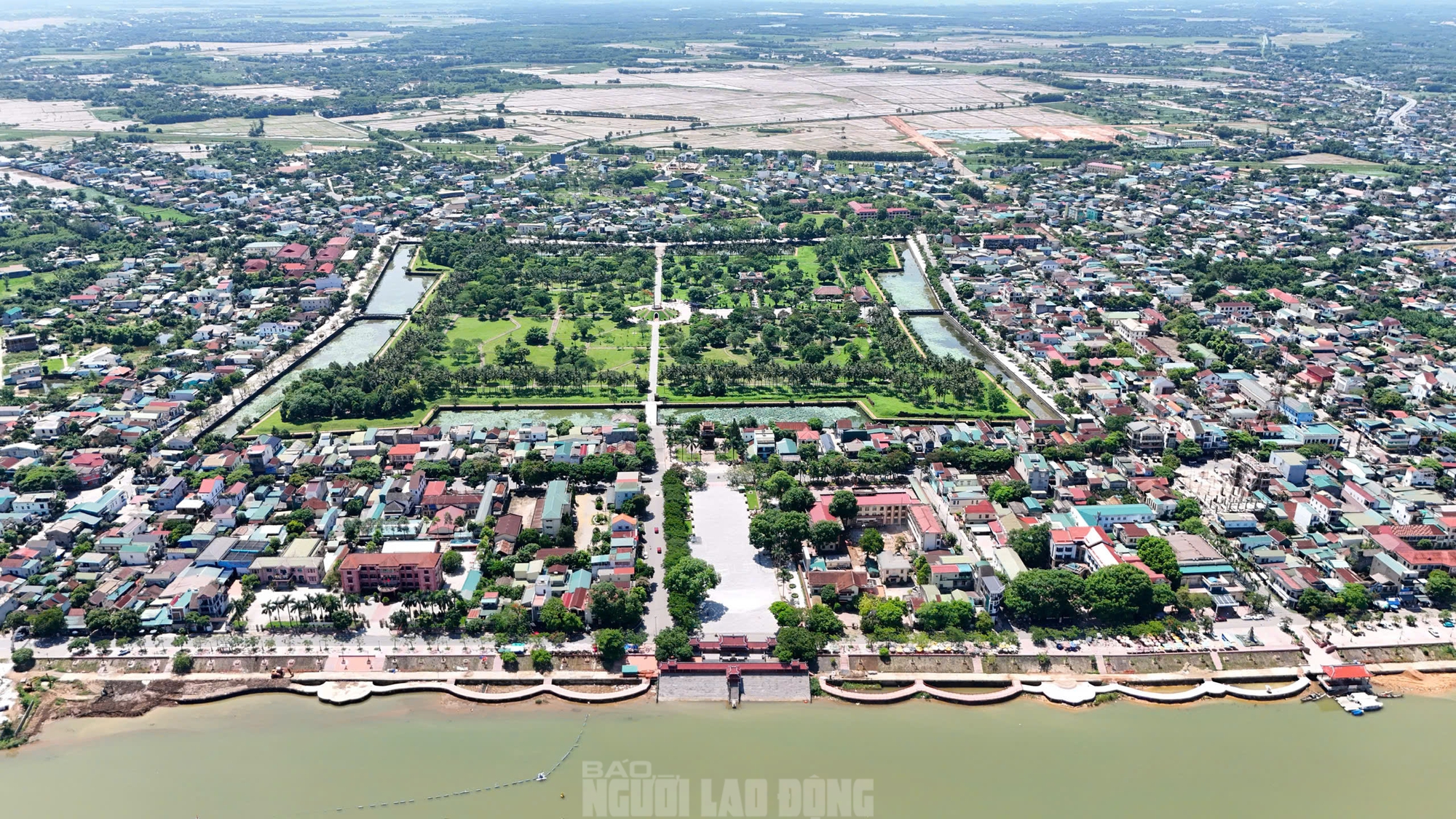 Sau phim Mưa đỏ, cùng ngắm Thành cổ Quảng Trị trong sắc xanh cỏ non- Ảnh 1. Sau phim Mưa đỏ, cùng ngắm Thành cổ Quảng Trị trong sắc xanh cỏ non- Ảnh 1.