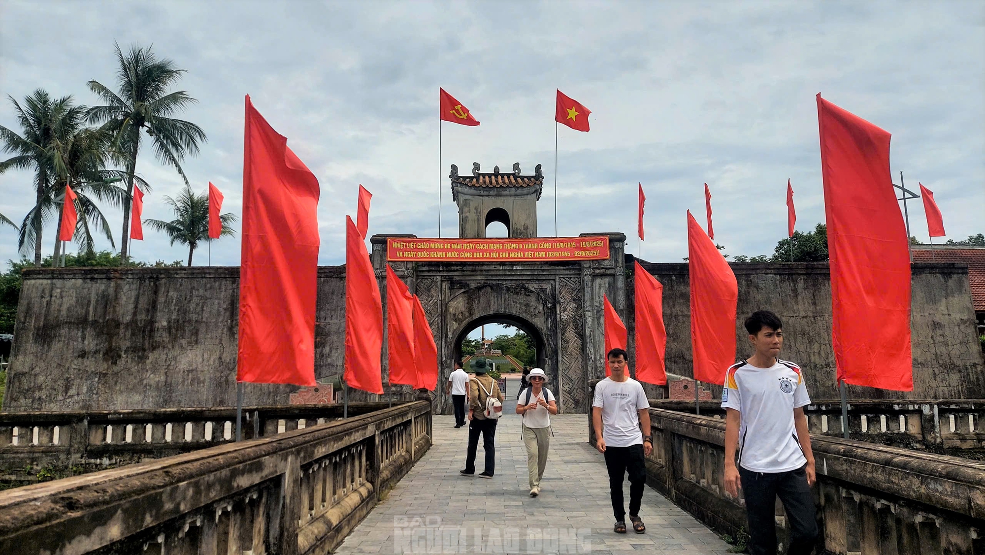 Sau phim Mưa đỏ, cùng ngắm Thành cổ Quảng Trị trong sắc xanh cỏ non- Ảnh 3. Sau phim Mưa đỏ, cùng ngắm Thành cổ Quảng Trị trong sắc xanh cỏ non- Ảnh 3.