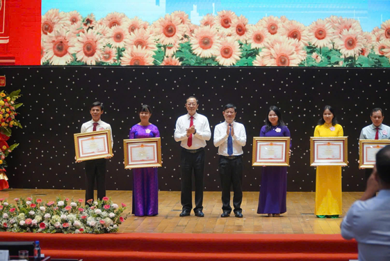 Không để dạy thêm, học thêm tràn lan - Ảnh 1. Không để dạy thêm, học thêm tràn lan - Ảnh 1.