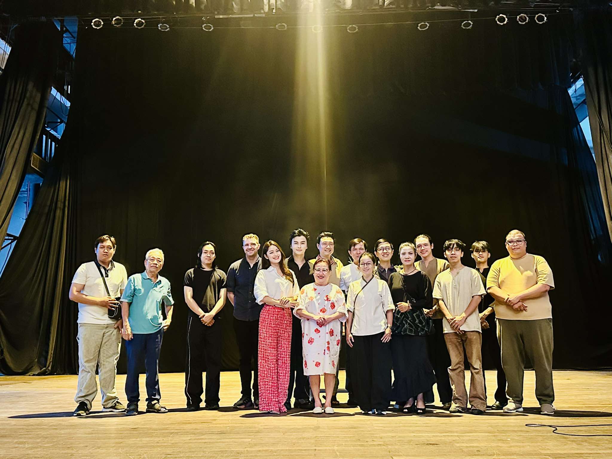 NSƯT Võ Minh Lâm tái ngộ đạo diễn Minh Nguyệt trong dự án kịch