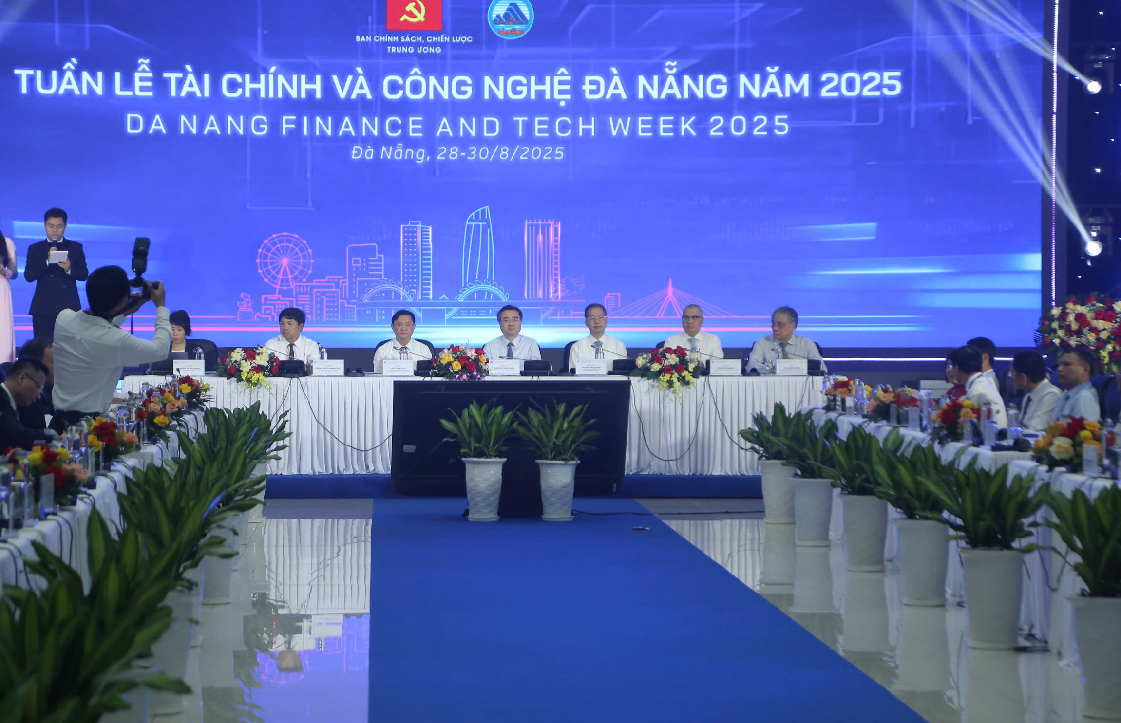 Ông Nguyễn Thanh Nghị: Đà Nẵng có thể trở thành trung tâm tài chính quốc tế hiện đại- Ảnh 2. Ông Nguyễn Thanh Nghị: Đà Nẵng có thể trở thành trung tâm tài chính quốc tế hiện đại- Ảnh 2.