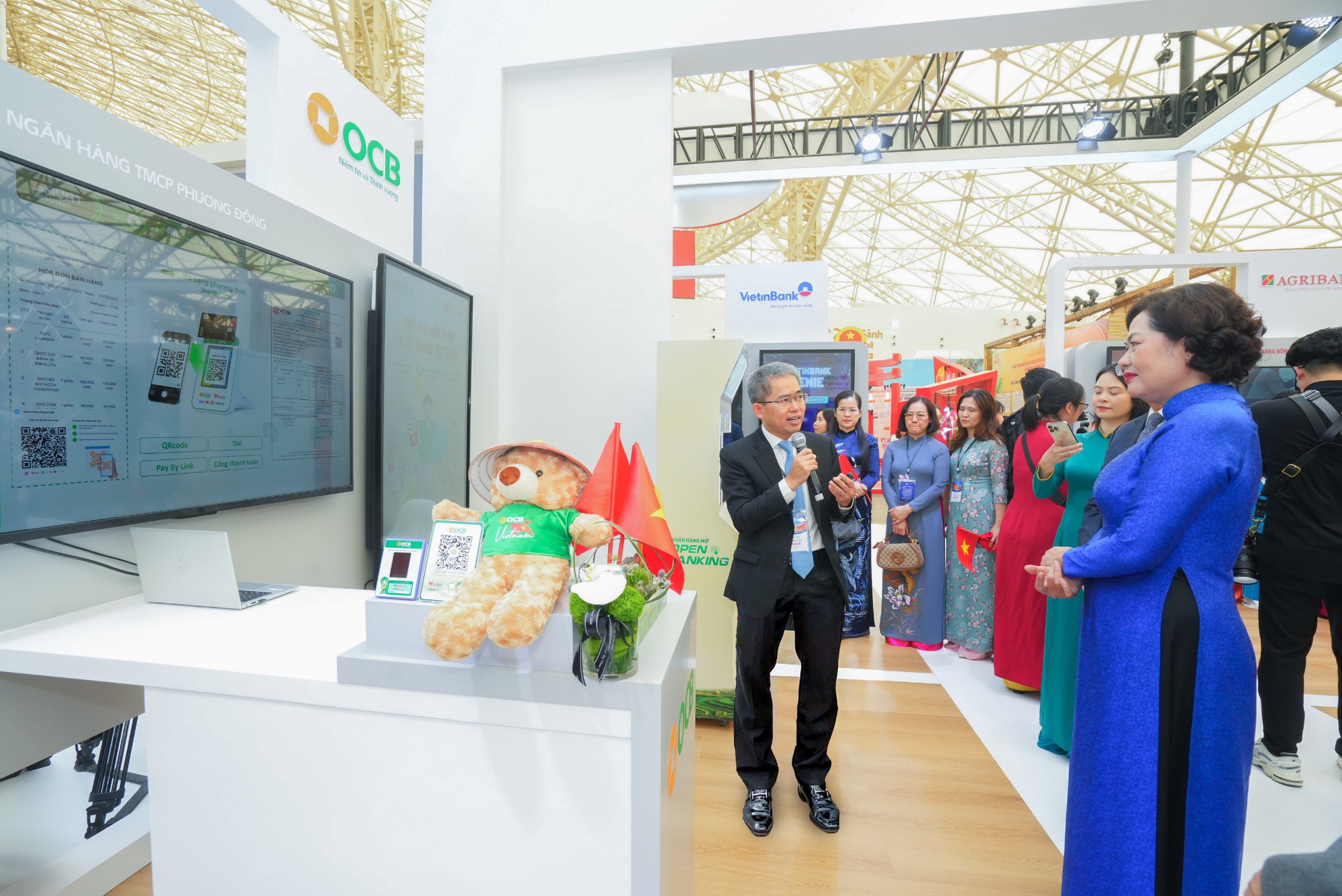 Mô hình ngân hàng mở Open Banking của OCB nổi bật tại Triển lãm A80- Ảnh 1.