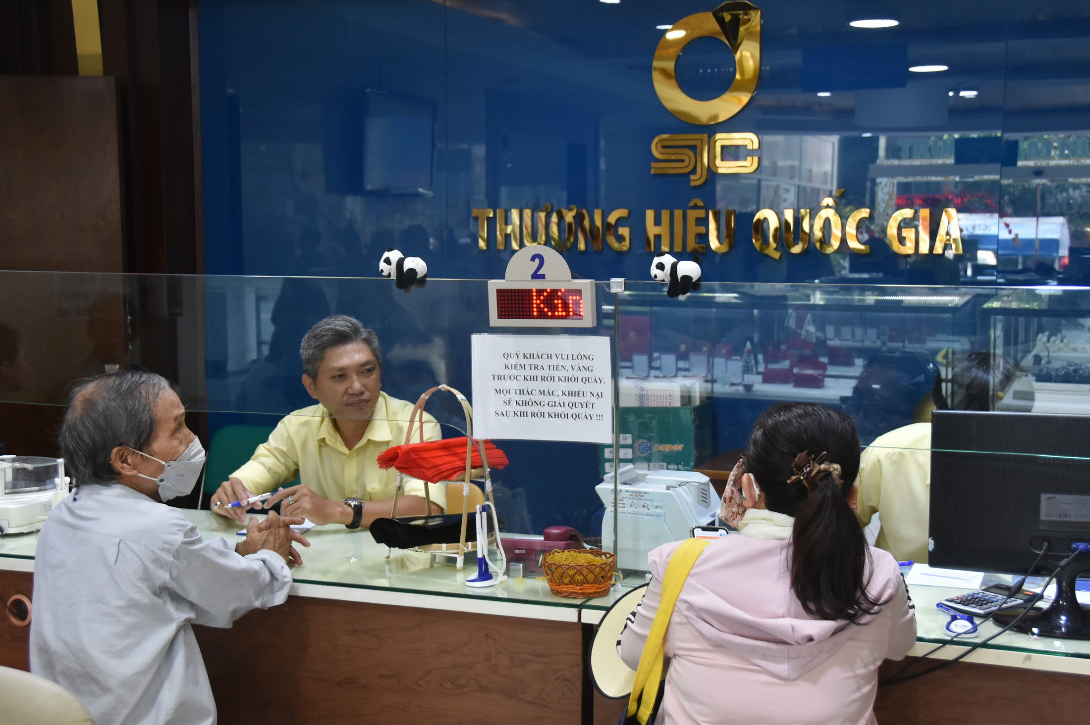 Giá vàng hôm nay 29-8: Tăng tốc, chạm đỉnh cao nhất trong 3 tuần - Ảnh 1.