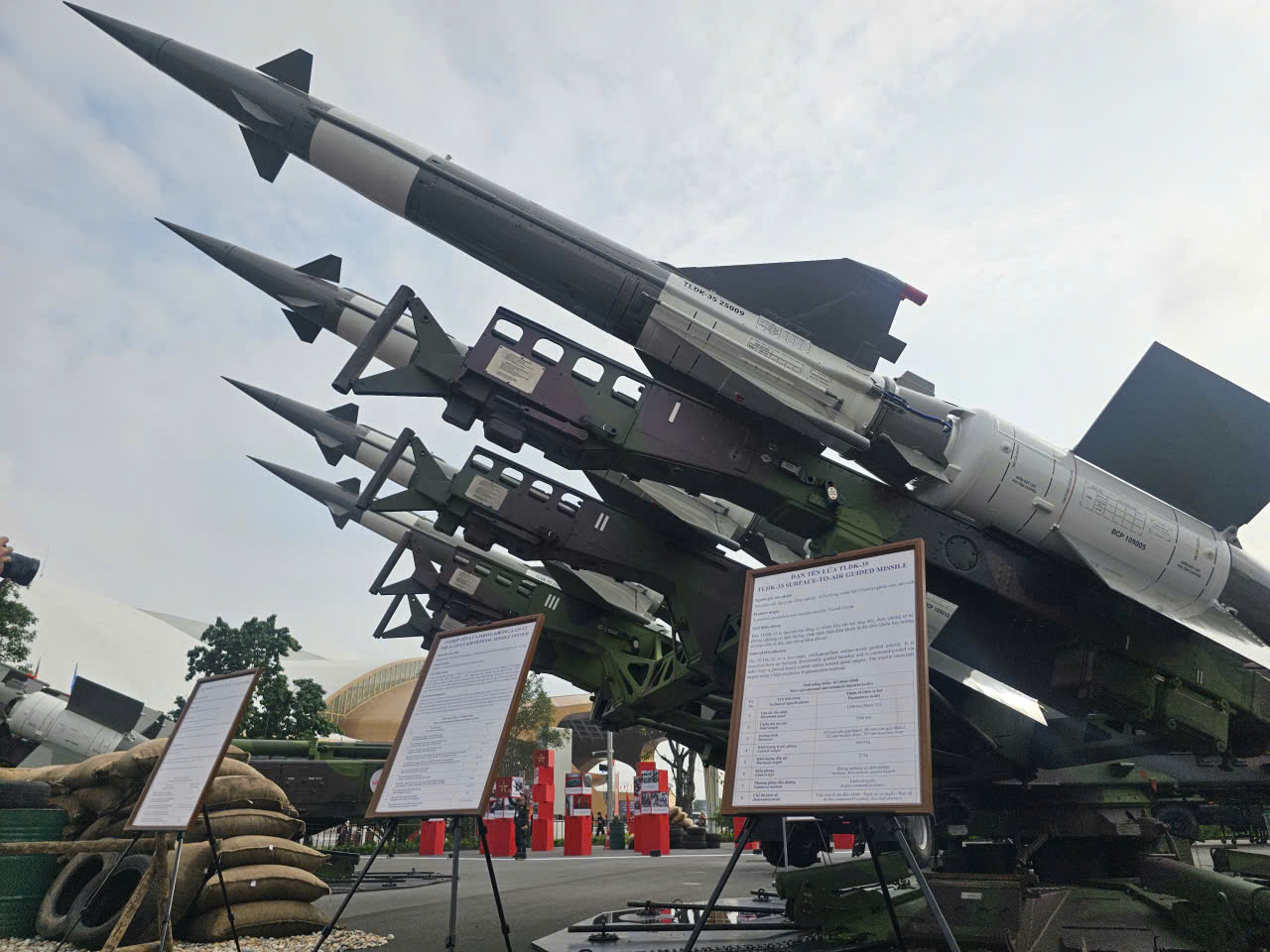 Triển lãm 80 năm Độc lập: Xe tăng , xe thiết giáp và ngư lôi lần đầu xuất hiện - Ảnh 20. Triển lãm 80 năm Độc lập: Xe tăng , xe thiết giáp và ngư lôi lần đầu xuất hiện - Ảnh 20.