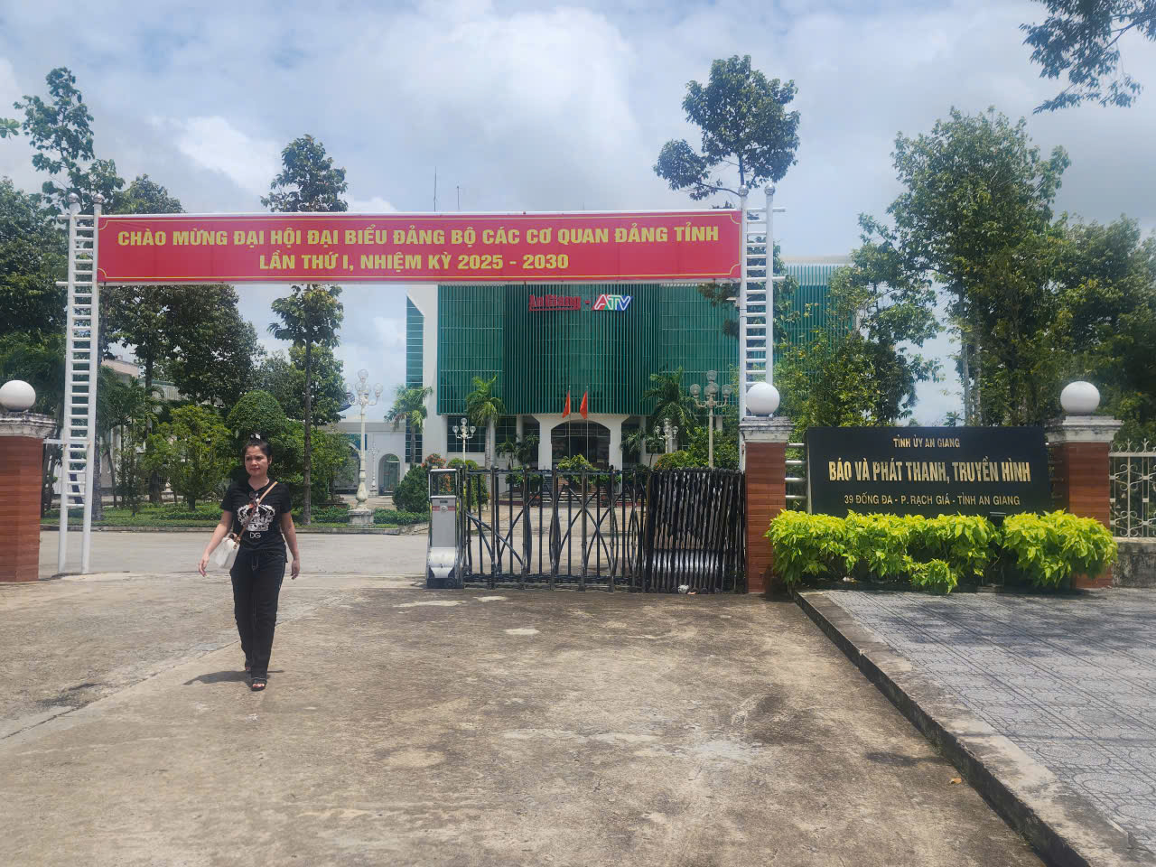 56 người ở Báo và PT-TH An Giang được giải quyết chế độ sau khi Báo Người Lao Động phản ánh- Ảnh 1. 56 người ở Báo và PT-TH An Giang được giải quyết chế độ sau khi Báo Người Lao Động phản ánh- Ảnh 1.