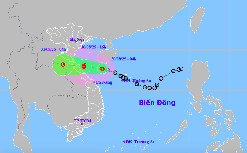 Áp thấp nhiệt đới mạnh thành bão giật cấp 10 , đổ bộ vào miền Trung - Ảnh 1. Áp thấp nhiệt đới mạnh thành bão giật cấp 10 , đổ bộ vào miền Trung - Ảnh 1.