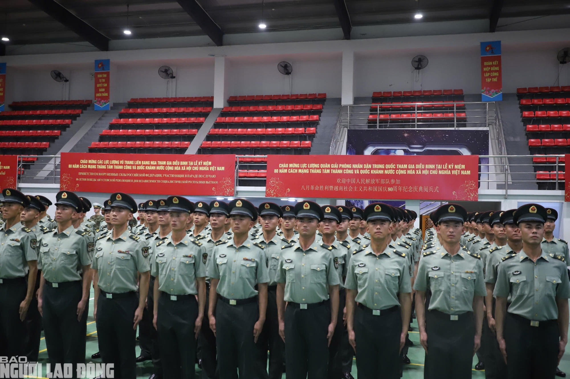 Cận cảnh khối quân nhân Trung Quốc vừa đến Hà Nội tham gia diễu binh A80- Ảnh 5.