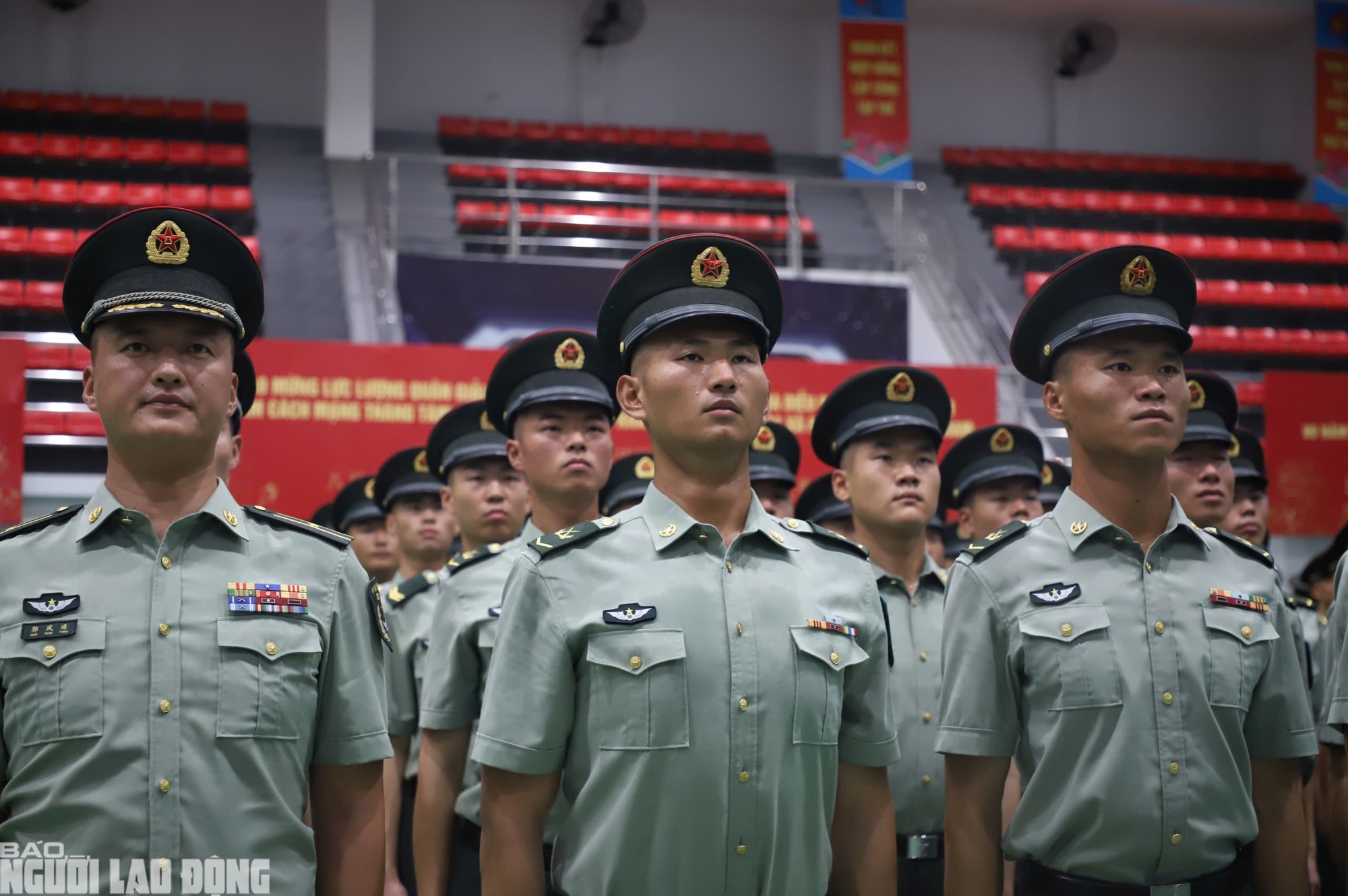 Cận cảnh khối quân nhân Trung Quốc vừa đến Hà Nội tham gia diễu binh A80- Ảnh 7.