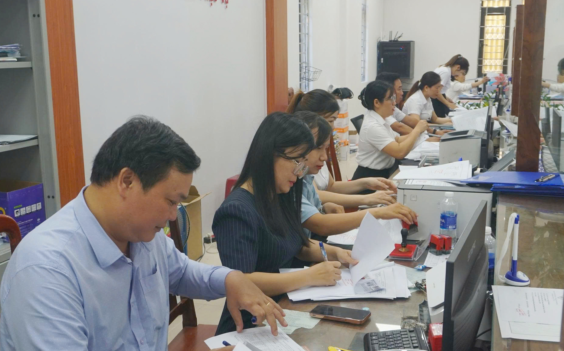 Phường đầu tiên của Đà Nẵng ủy quyền công chức thực hiện chứng thực - Ảnh 1.